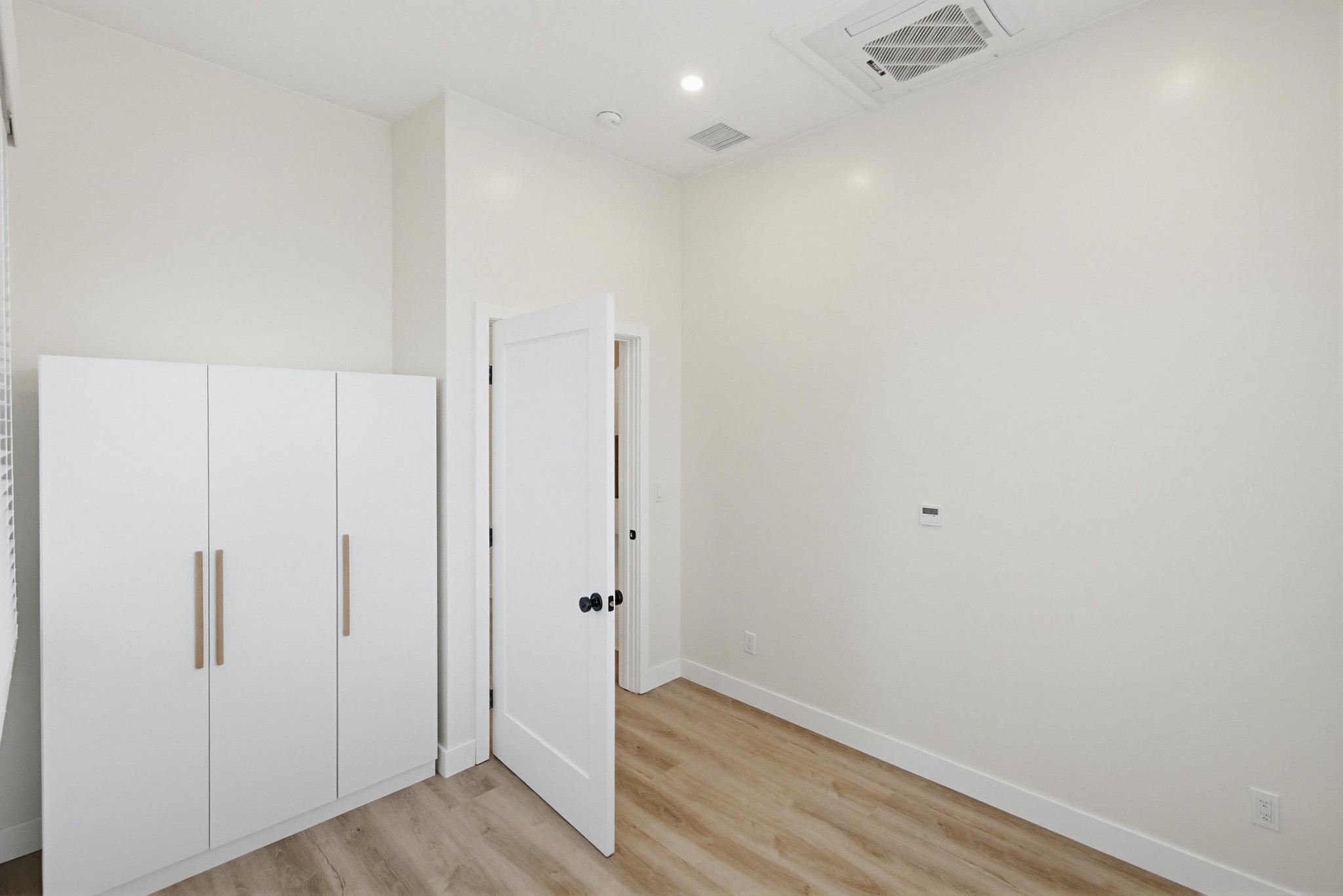 Virtual tour photo 44 of 49 for 2934 Ingelow St