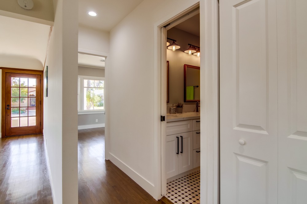 Virtual tour photo 32 of 62 for 2935 Bancroft St
