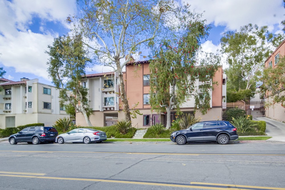 Virtual tour photo 1 of 50 for 2940 Broadway