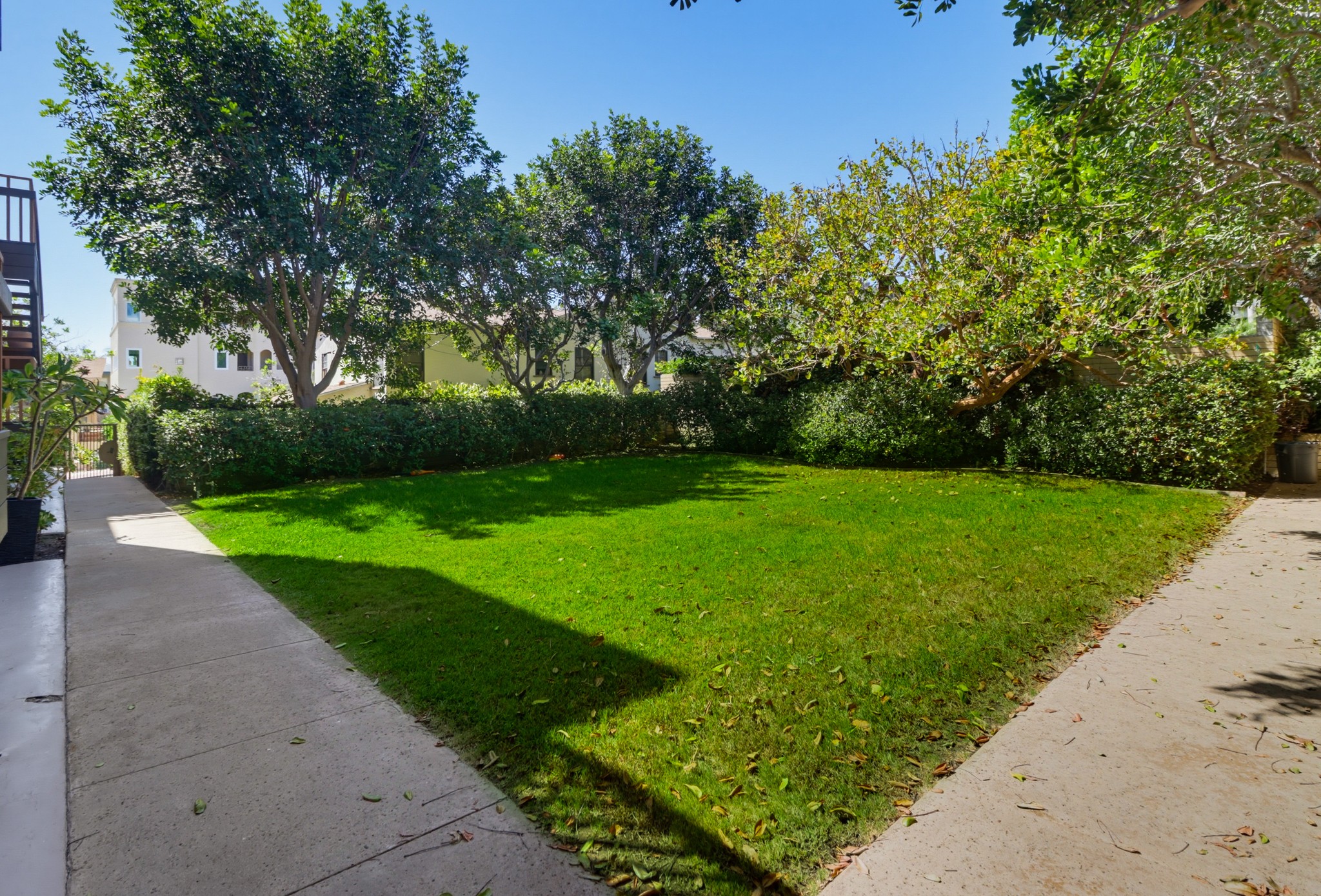 Virtual tour photo 8 of 69 for 2942 Lawrence St