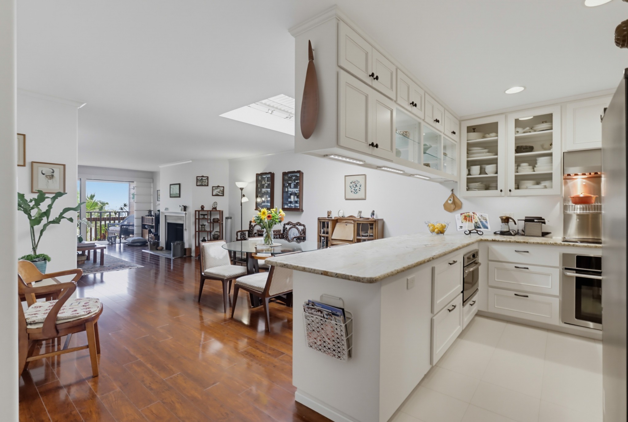 Virtual tour photo 10 of 69 for 2942 Lawrence St
