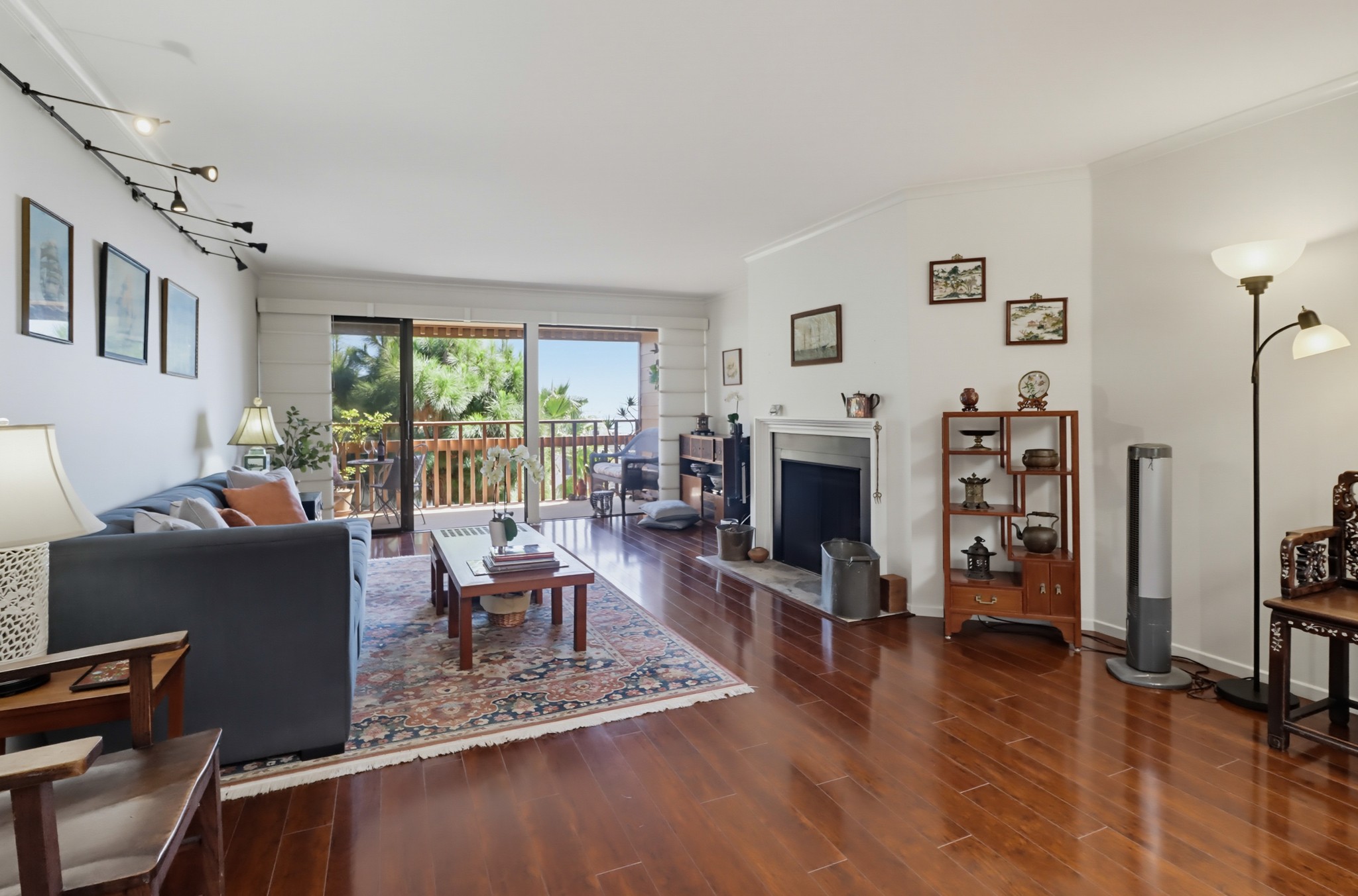 Virtual tour photo 14 of 69 for 2942 Lawrence St