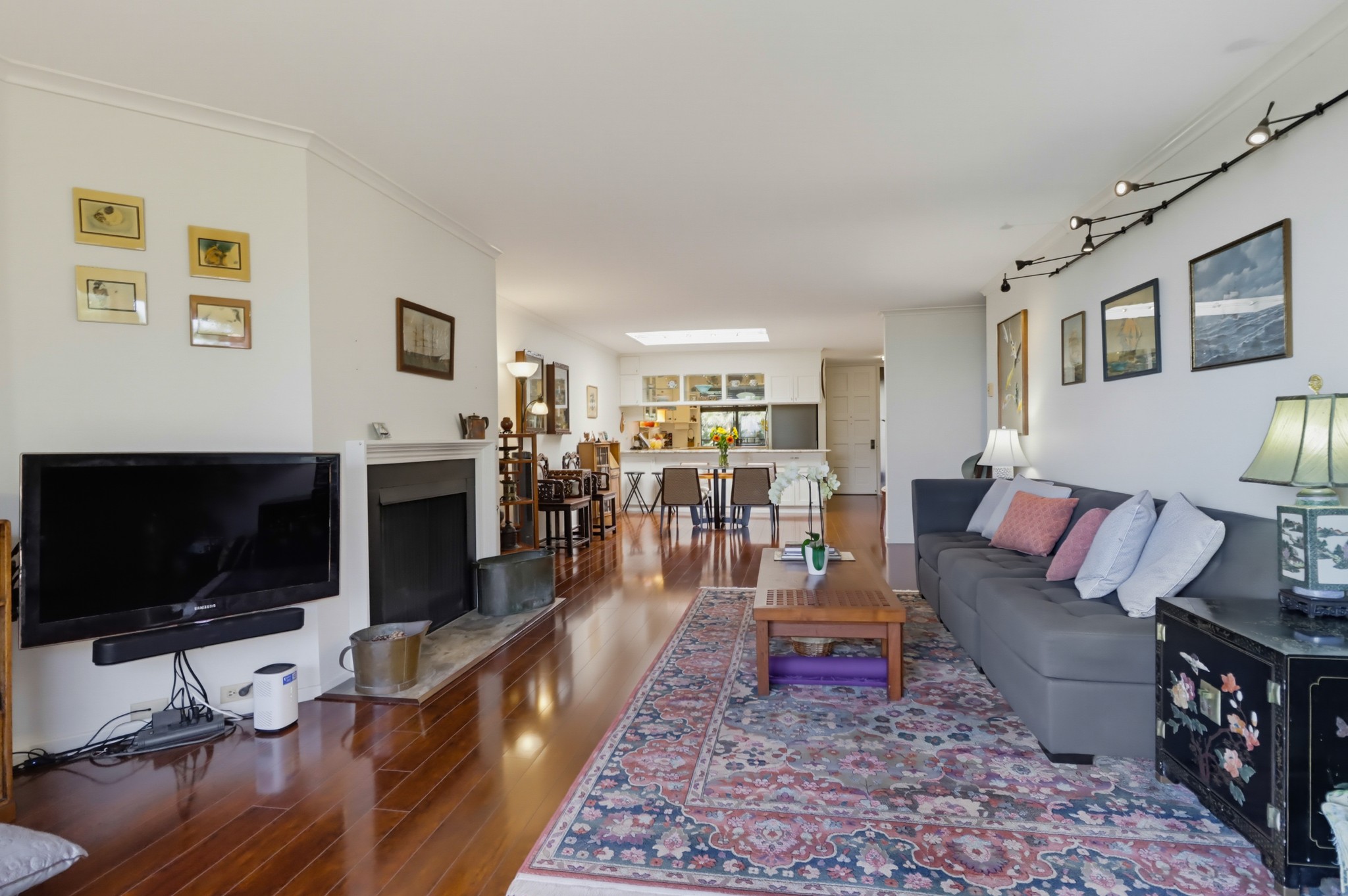 Virtual tour photo 17 of 69 for 2942 Lawrence St