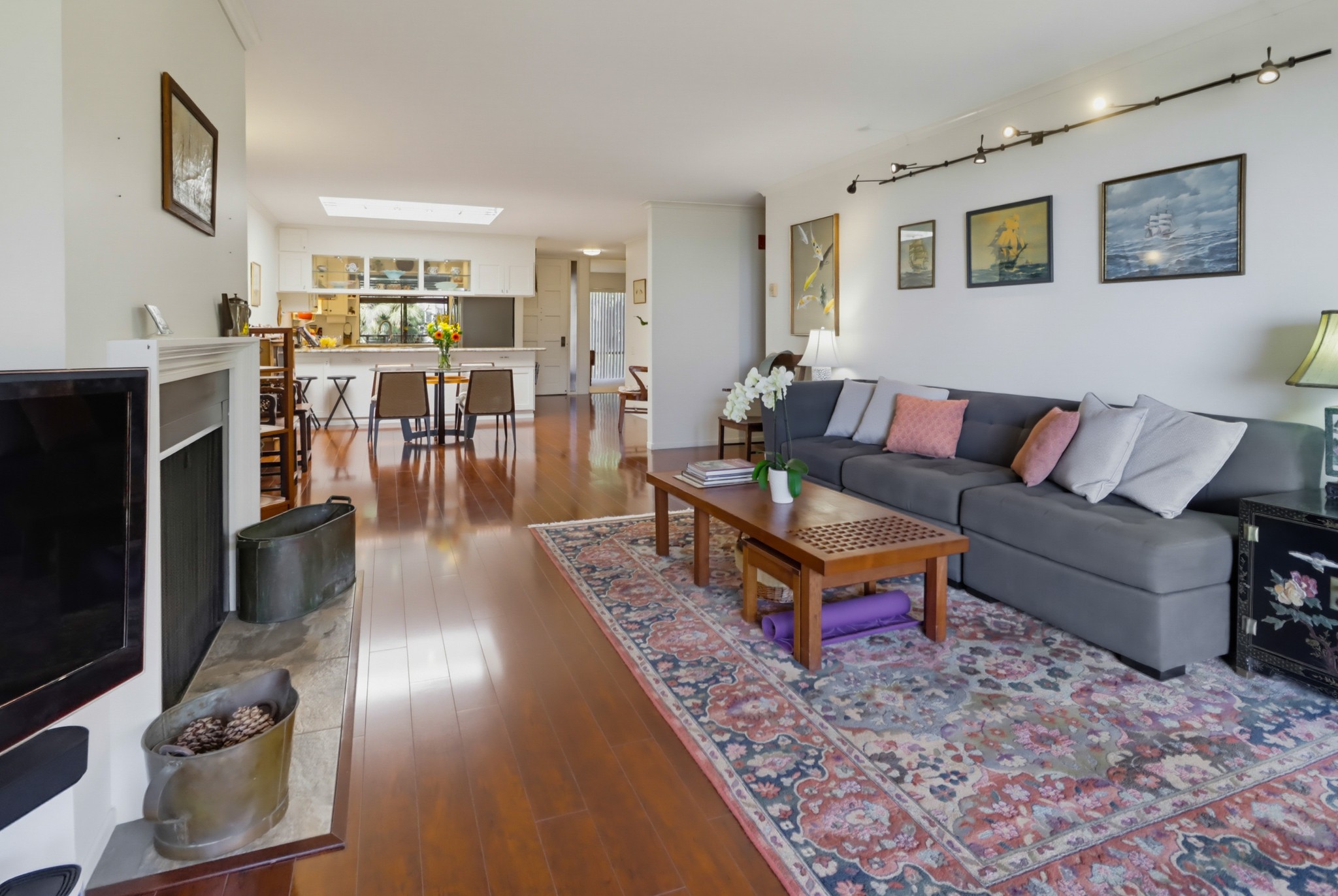 Virtual tour photo 19 of 69 for 2942 Lawrence St