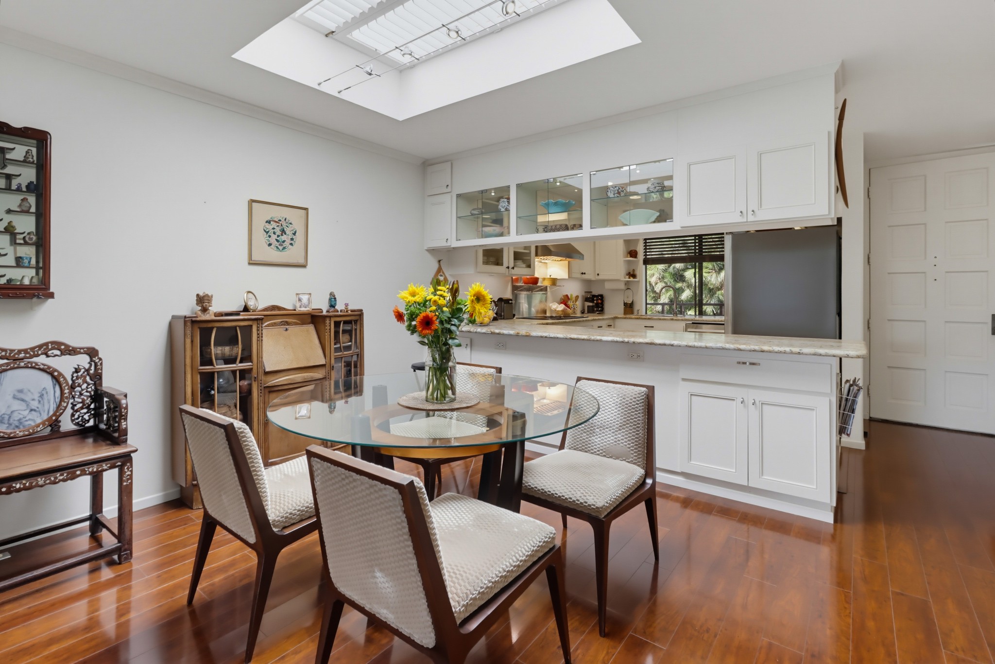 Virtual tour photo 21 of 69 for 2942 Lawrence St