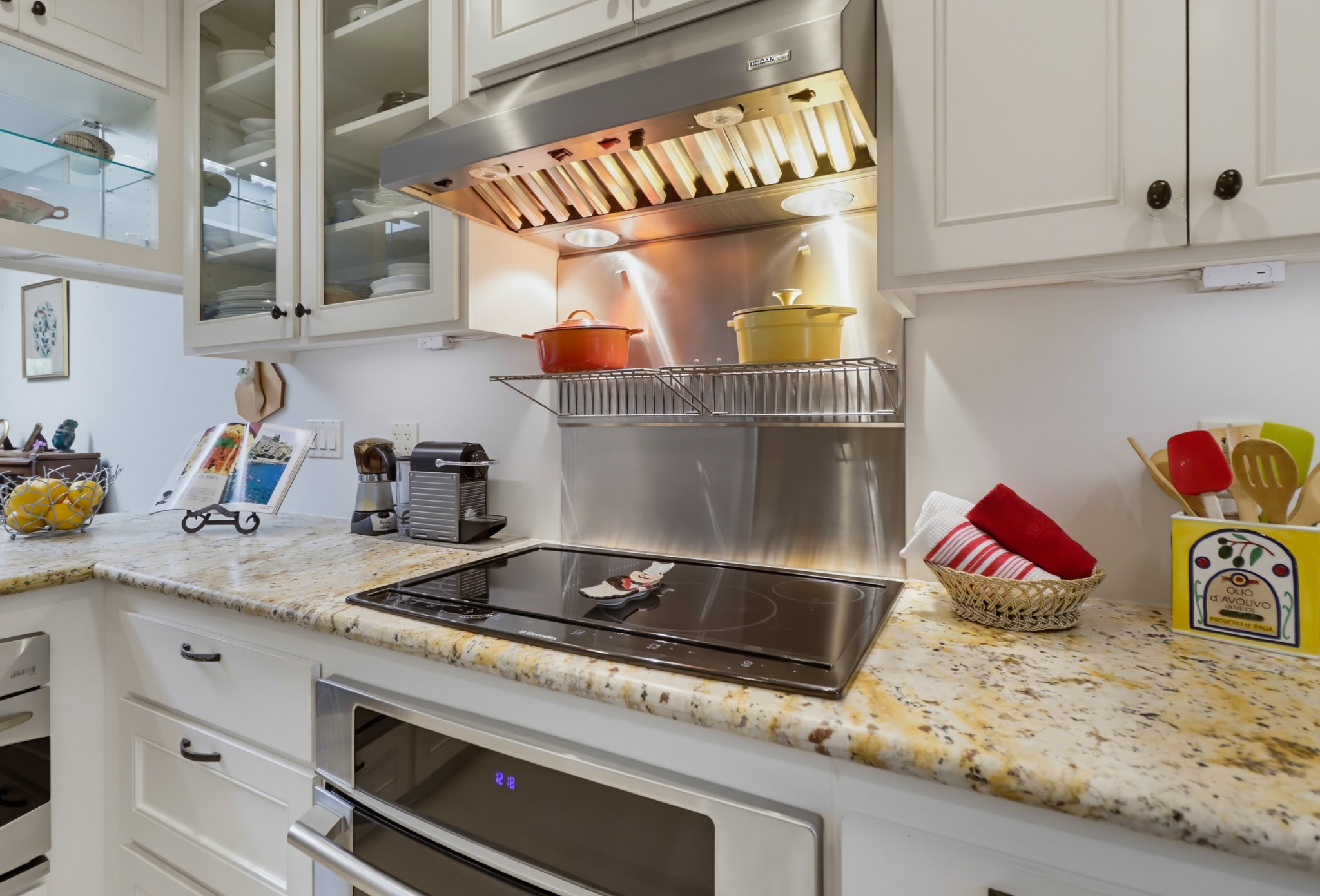 Virtual tour photo 28 of 69 for 2942 Lawrence St