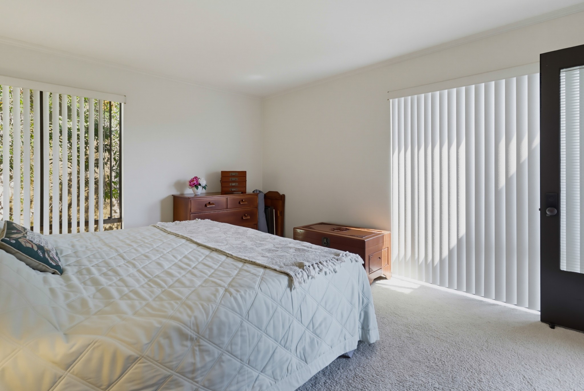 Virtual tour photo 29 of 69 for 2942 Lawrence St