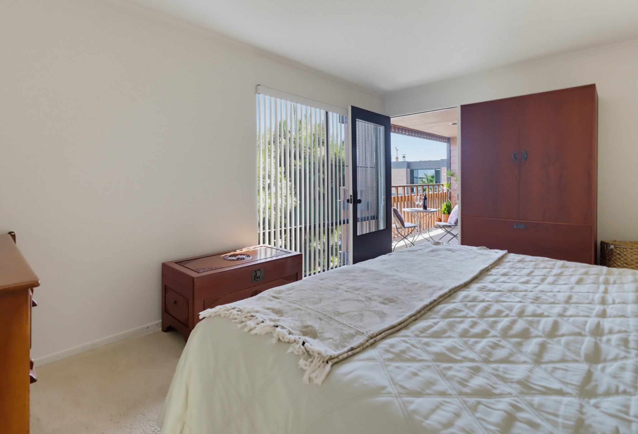 Virtual tour photo 30 of 69 for 2942 Lawrence St