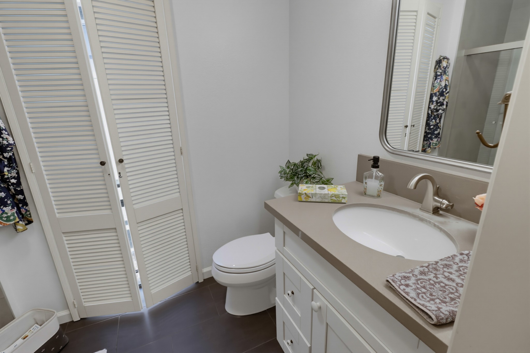 Virtual tour photo 34 of 69 for 2942 Lawrence St