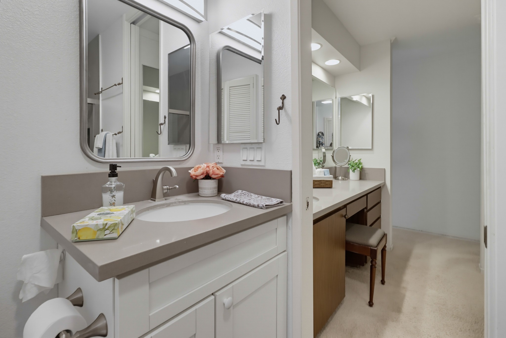 Virtual tour photo 36 of 69 for 2942 Lawrence St