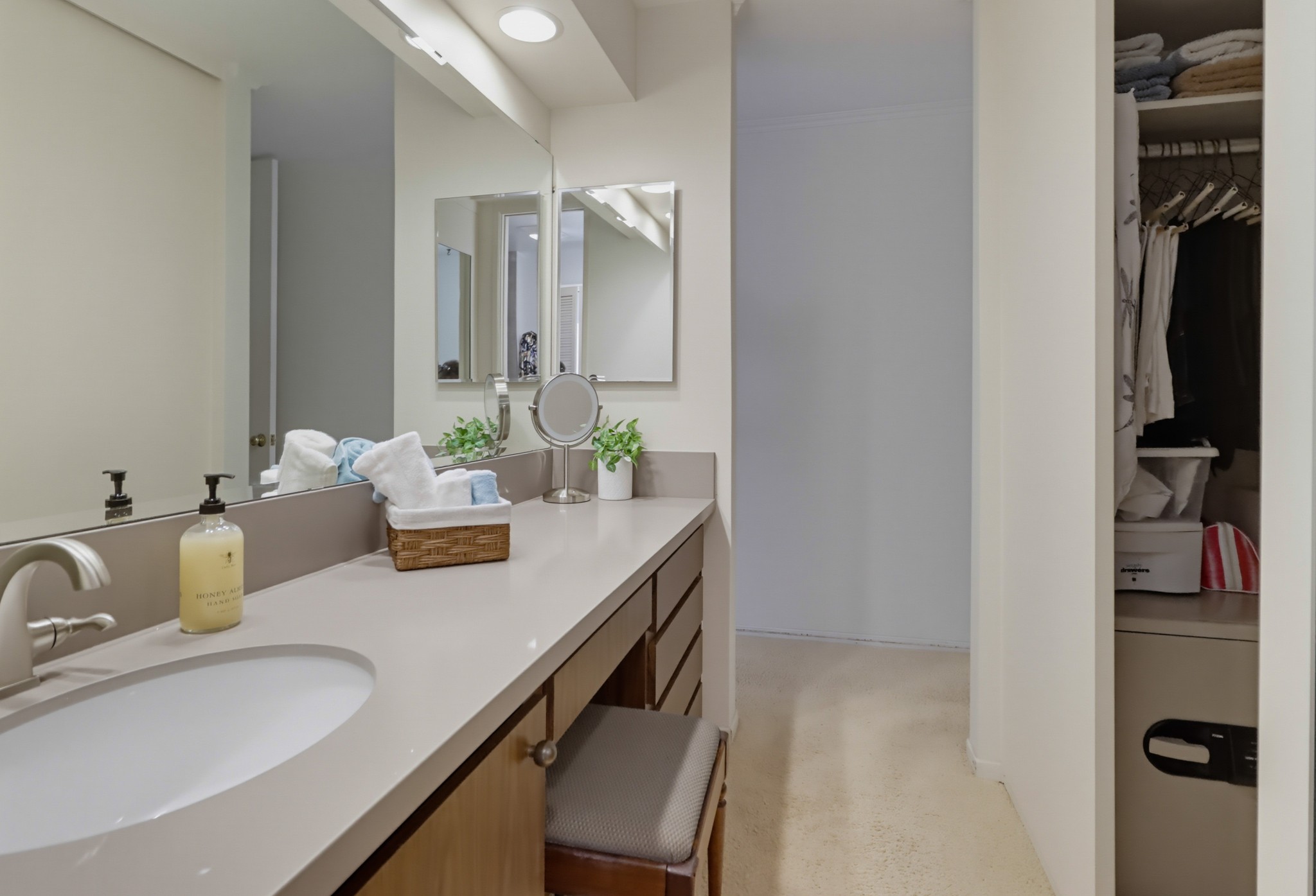 Virtual tour photo 37 of 69 for 2942 Lawrence St