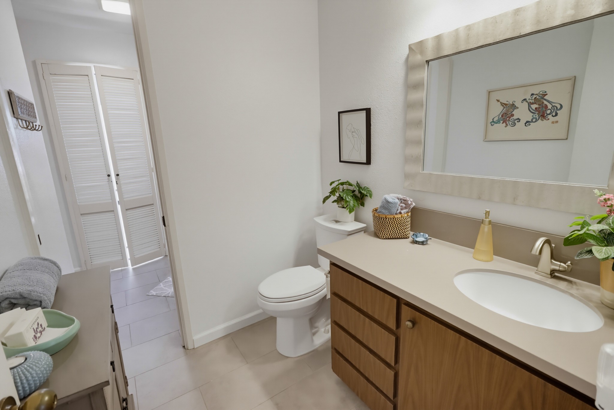 Virtual tour photo 44 of 69 for 2942 Lawrence St