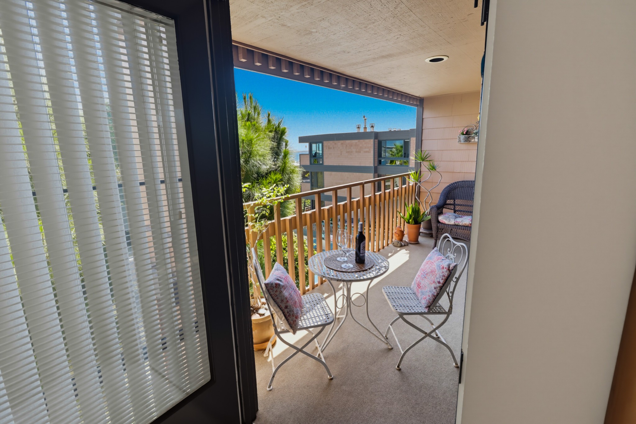 Virtual tour photo 49 of 69 for 2942 Lawrence St