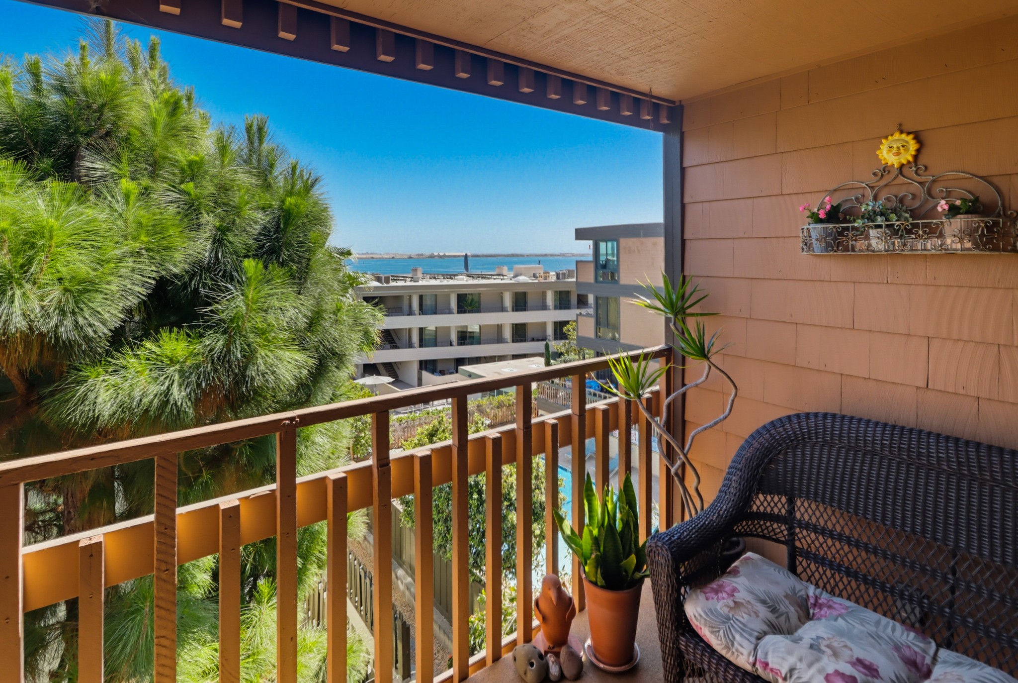 Virtual tour photo 53 of 69 for 2942 Lawrence St