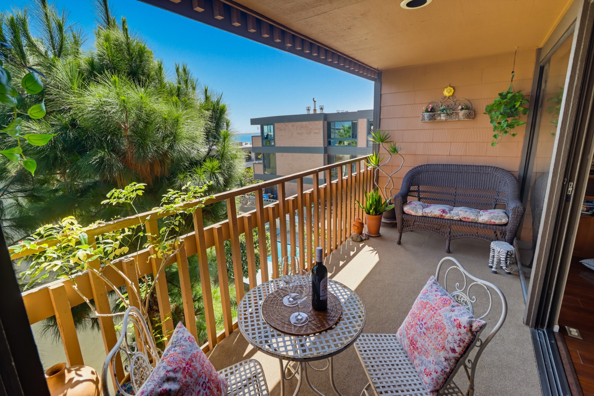 Virtual tour photo 55 of 69 for 2942 Lawrence St