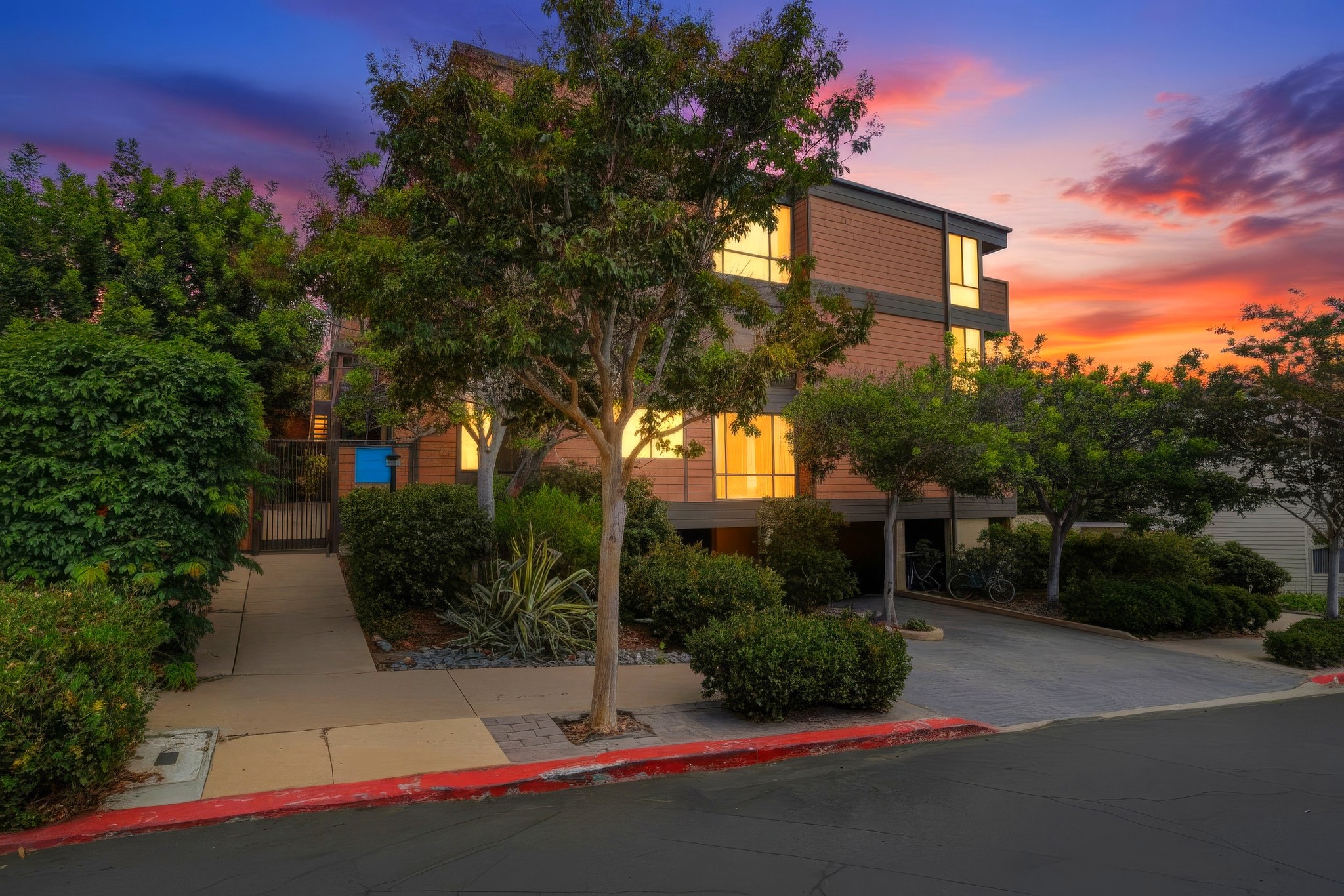 Virtual tour photo 69 of 69 for 2942 Lawrence St