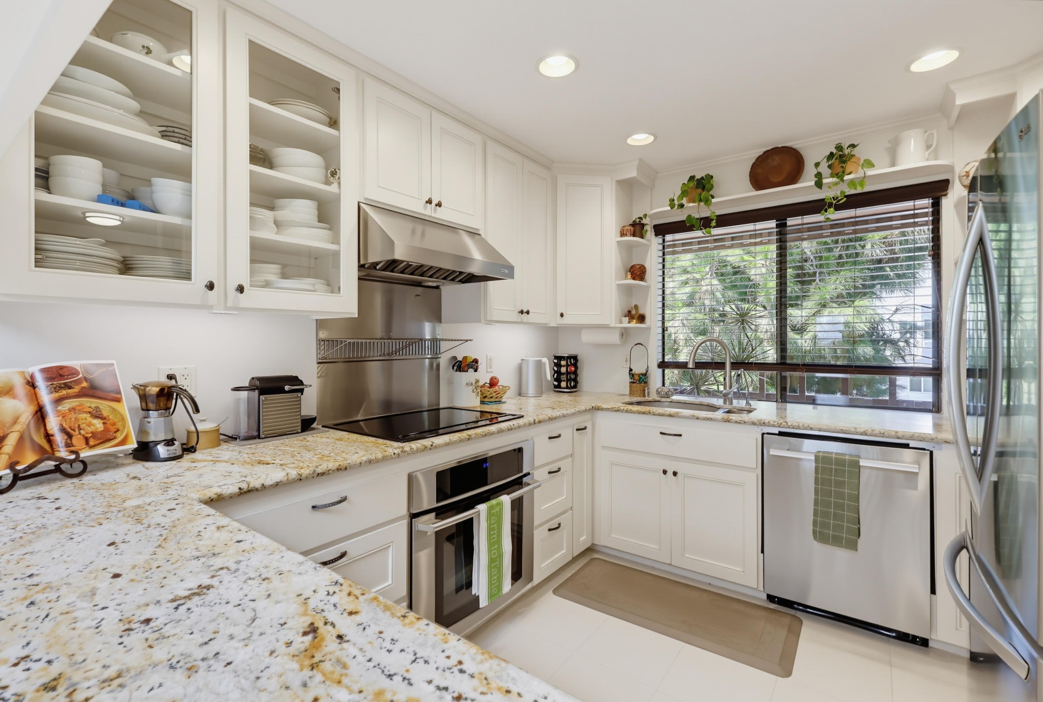 Virtual tour photo 15 of 90 for 2942 Lawrence St