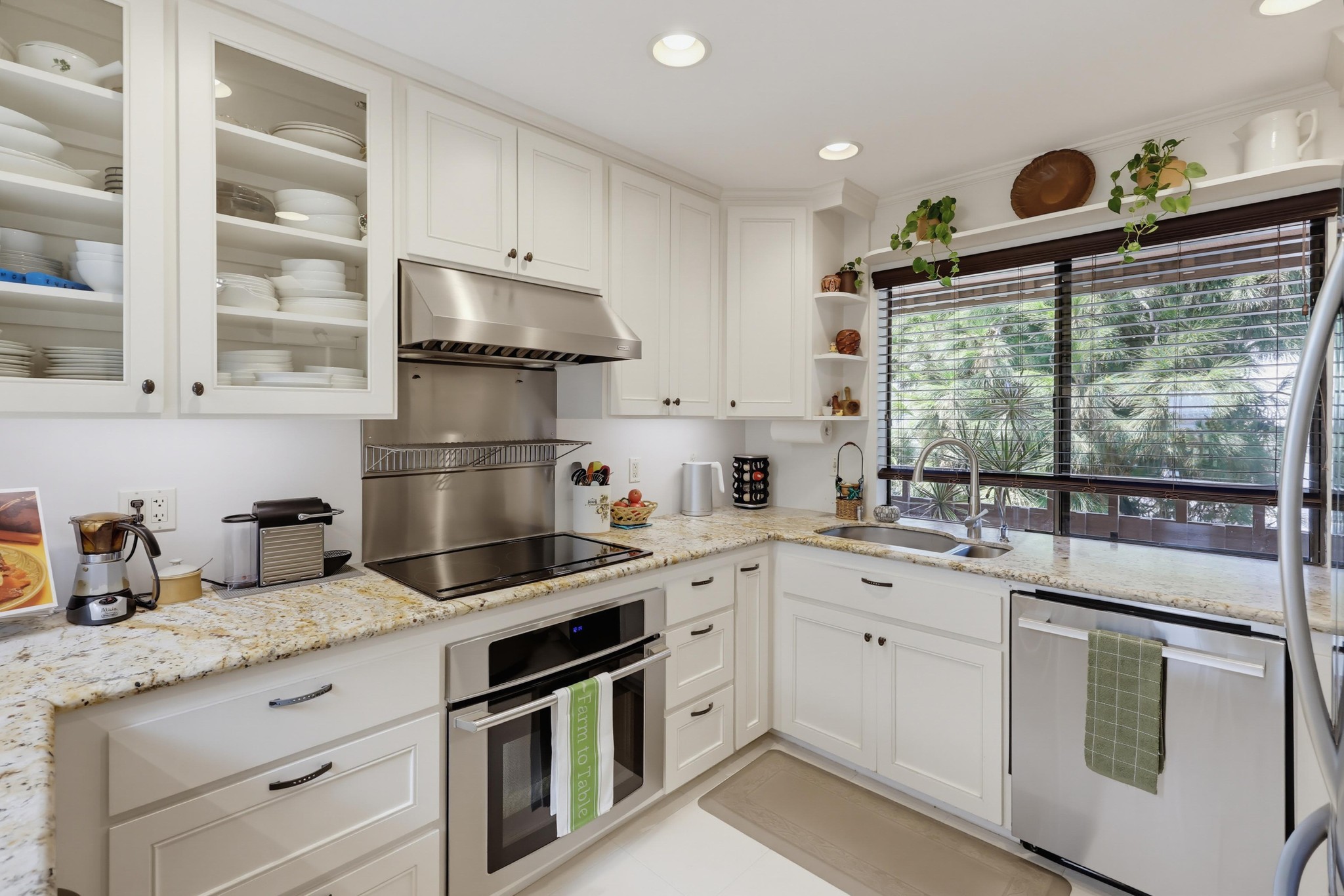Virtual tour photo 16 of 90 for 2942 Lawrence St