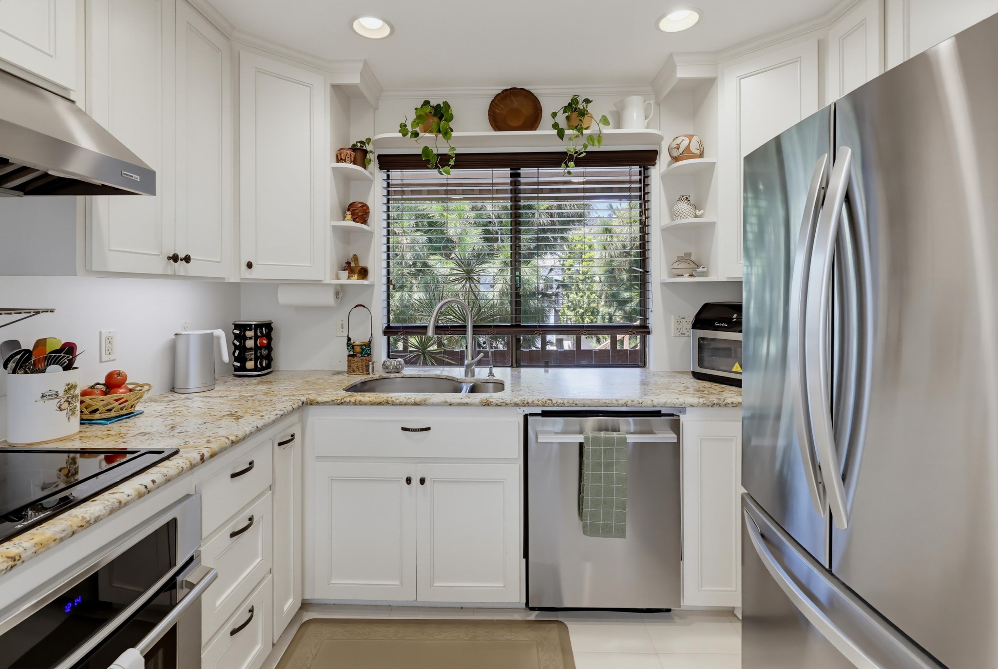 Virtual tour photo 17 of 90 for 2942 Lawrence St