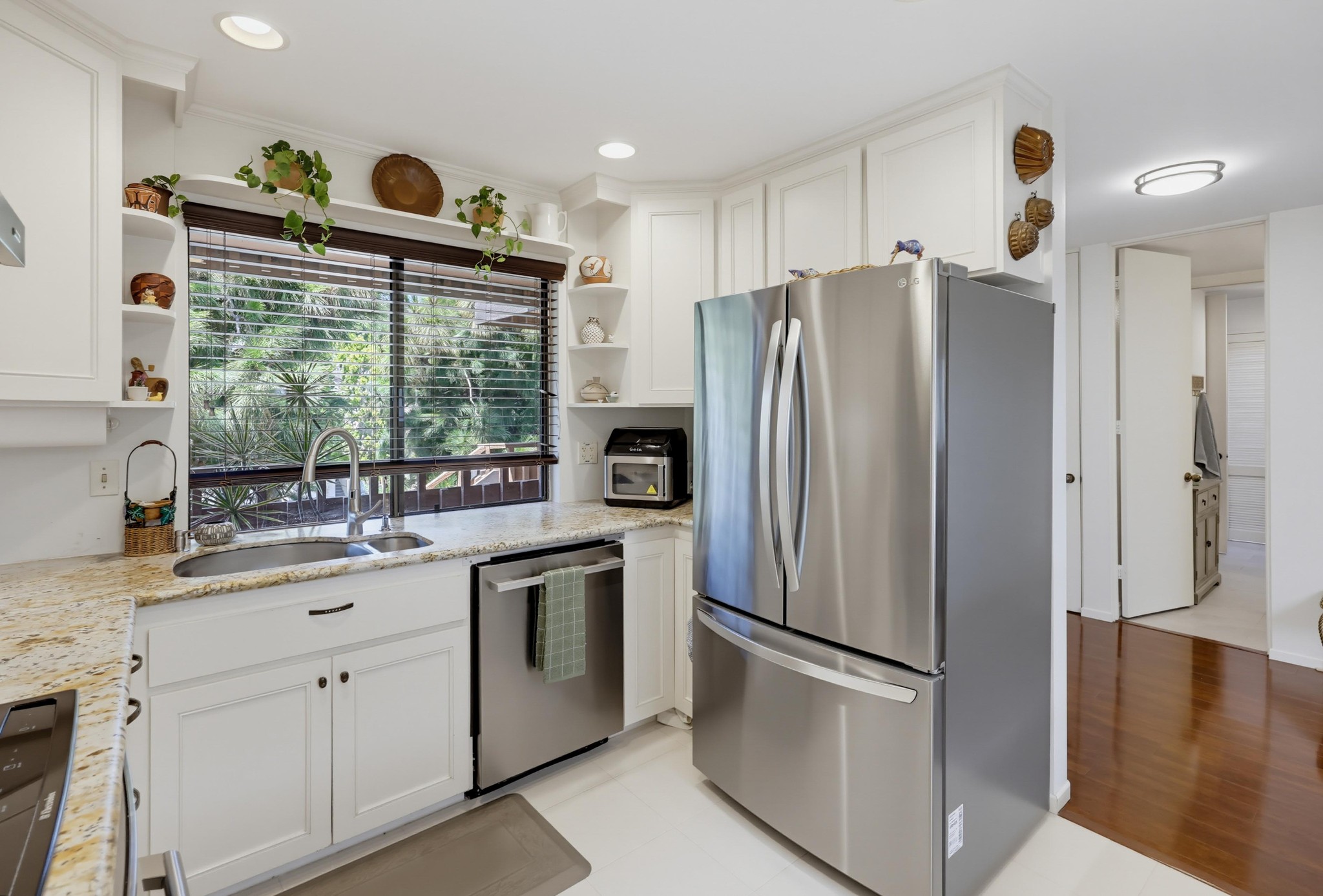Virtual tour photo 18 of 90 for 2942 Lawrence St