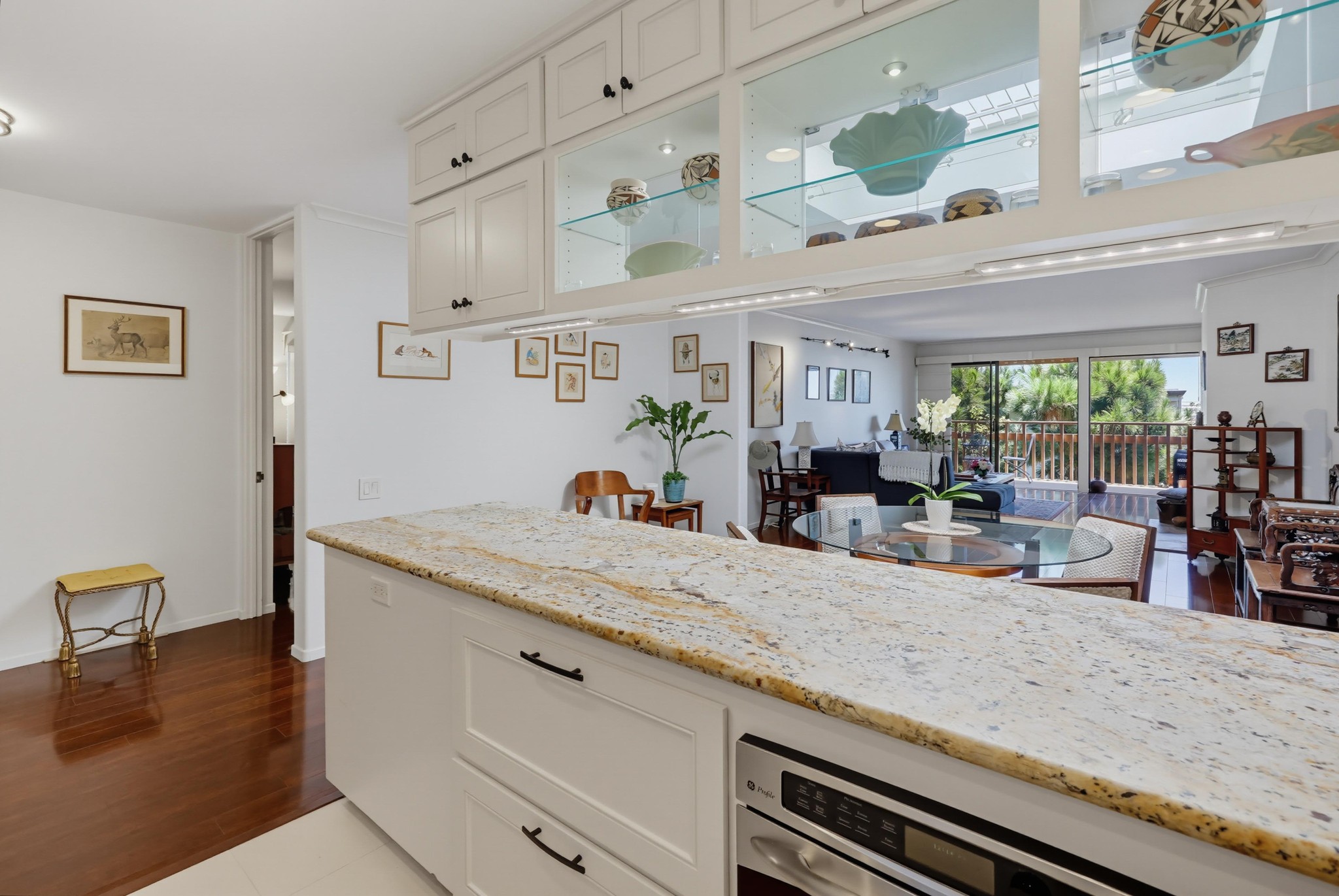 Virtual tour photo 20 of 90 for 2942 Lawrence St