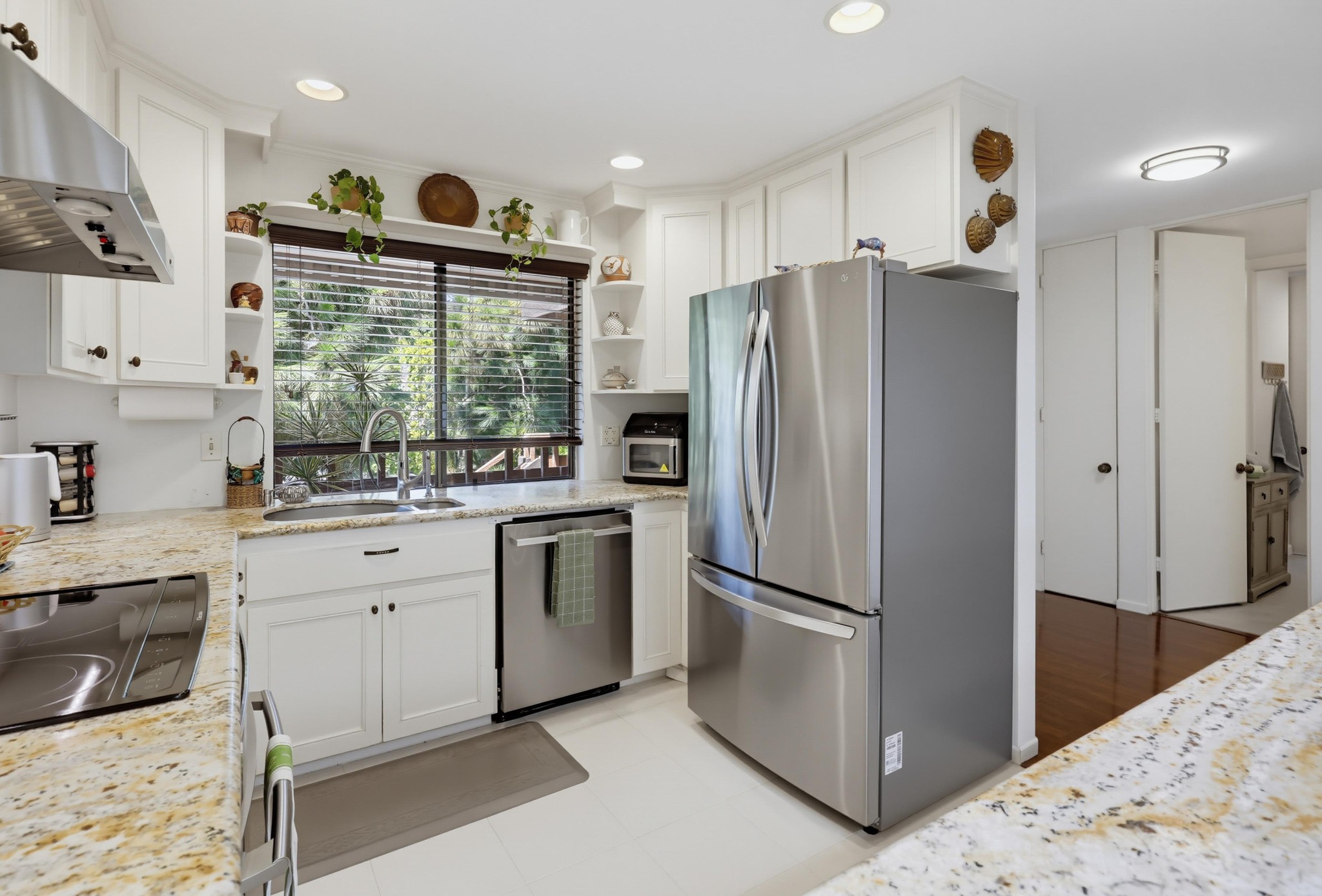 Virtual tour photo 21 of 90 for 2942 Lawrence St