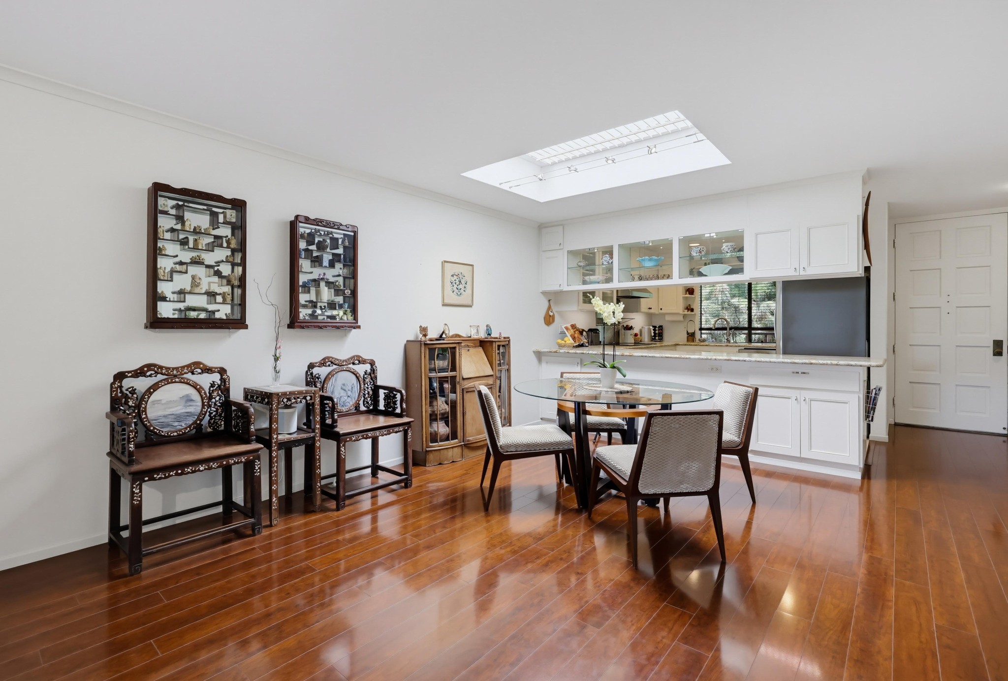 Virtual tour photo 25 of 90 for 2942 Lawrence St