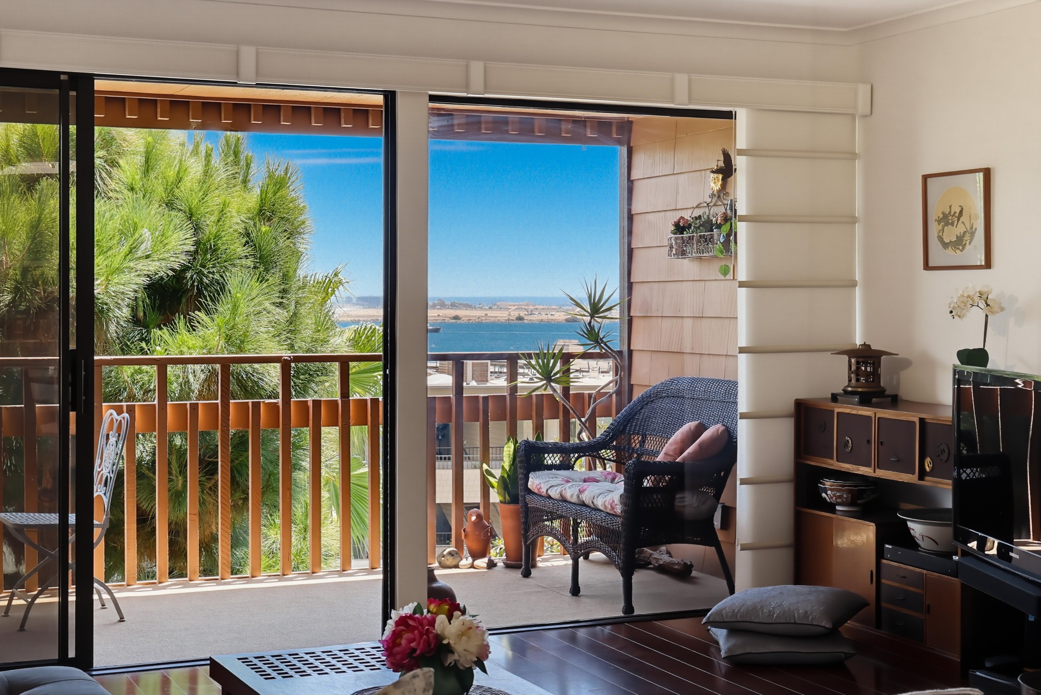 Virtual tour photo 31 of 90 for 2942 Lawrence St