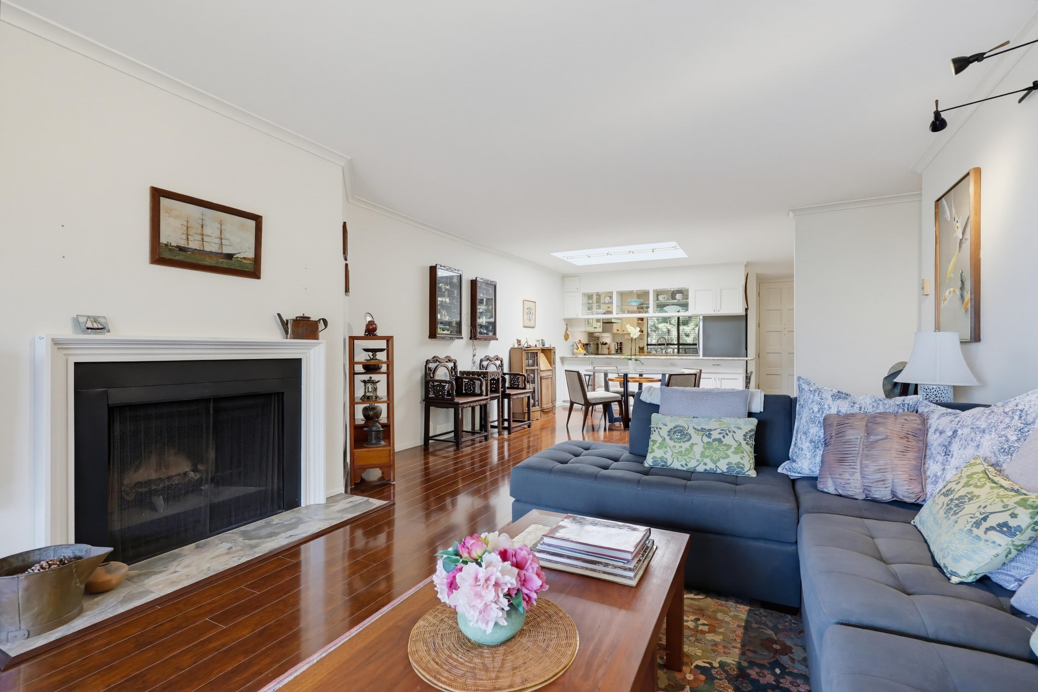 Virtual tour photo 33 of 90 for 2942 Lawrence St