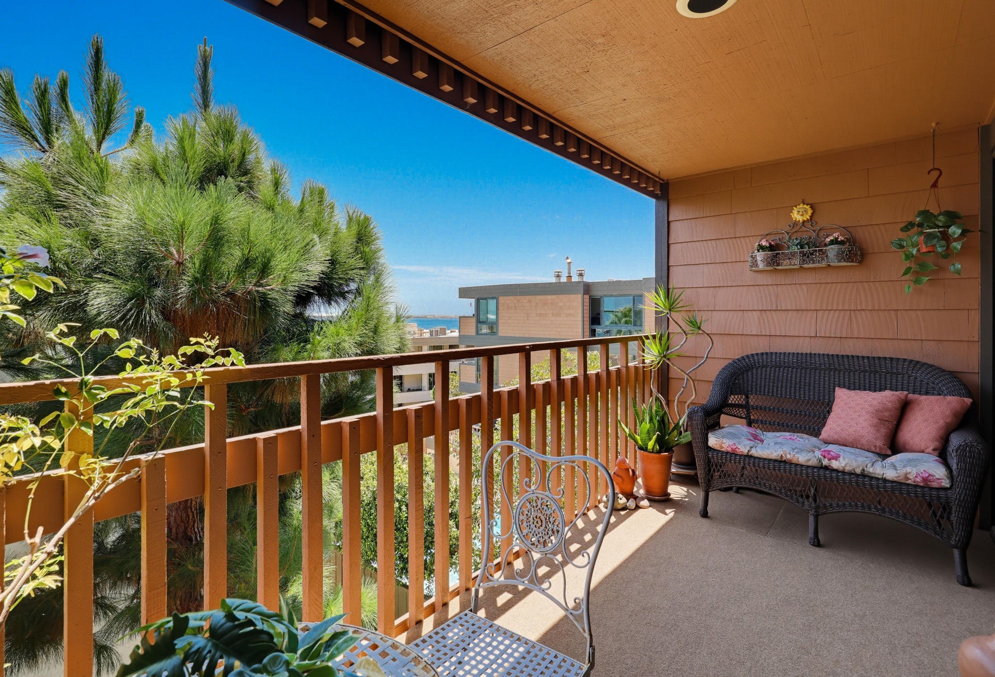 Virtual tour photo 37 of 90 for 2942 Lawrence St
