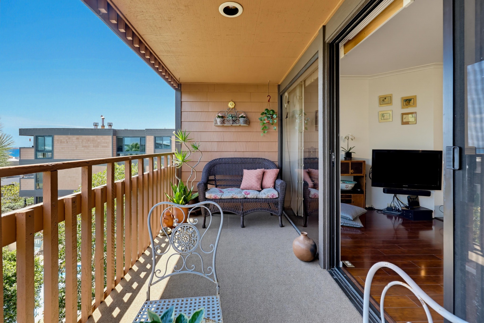 Virtual tour photo 38 of 90 for 2942 Lawrence St