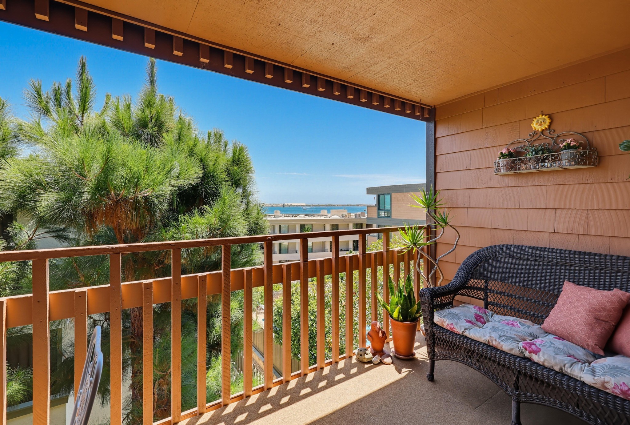 Virtual tour photo 39 of 90 for 2942 Lawrence St