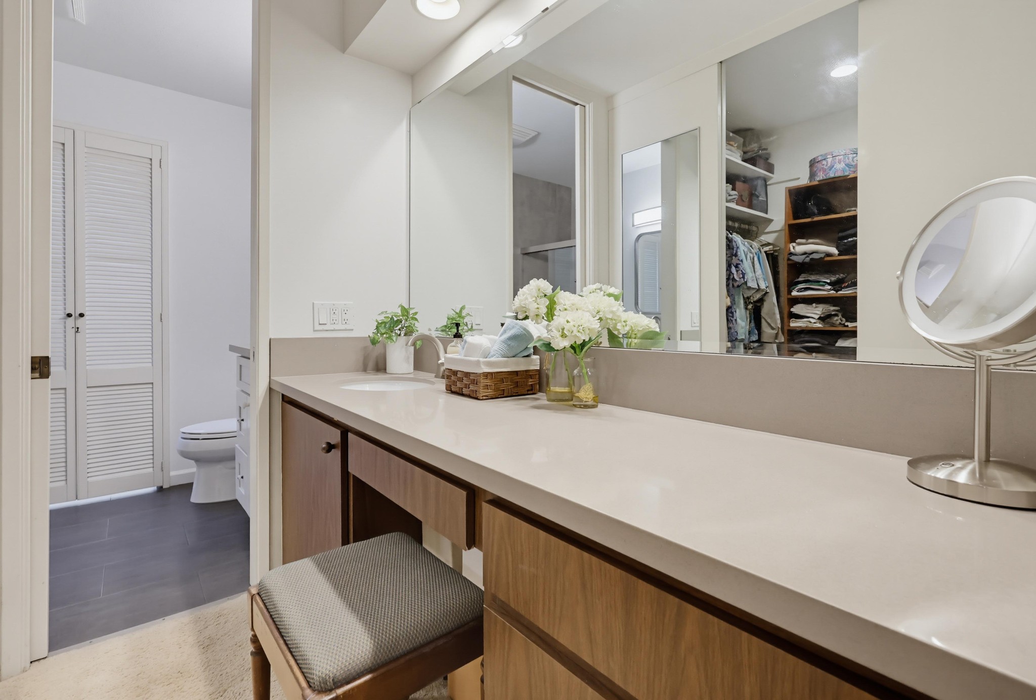 Virtual tour photo 51 of 90 for 2942 Lawrence St