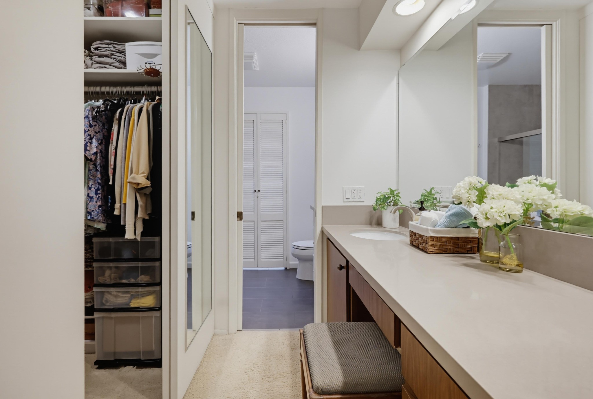 Virtual tour photo 52 of 90 for 2942 Lawrence St