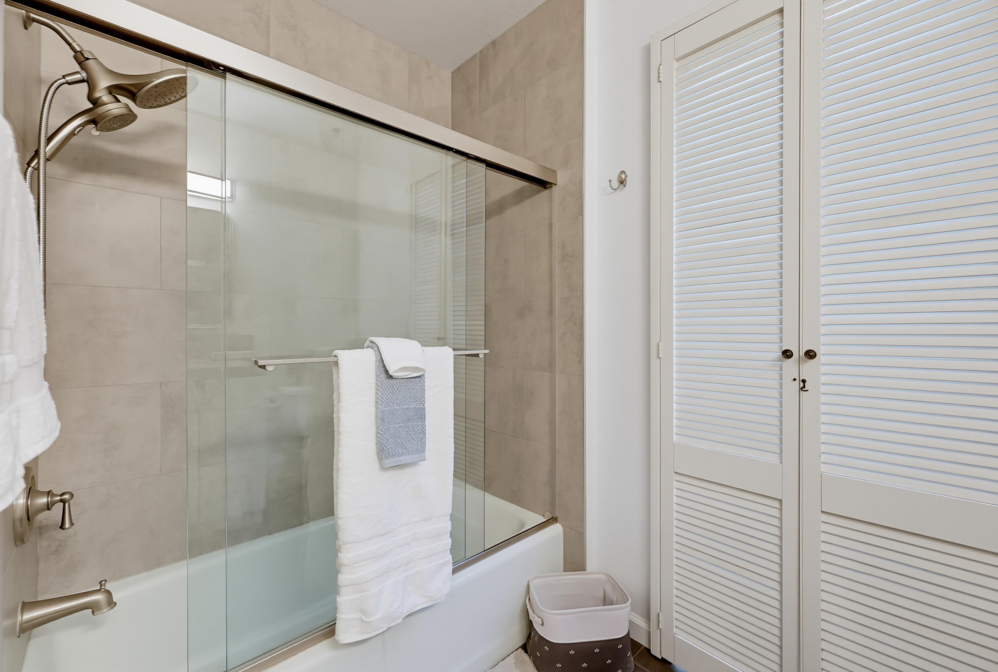Virtual tour photo 54 of 90 for 2942 Lawrence St