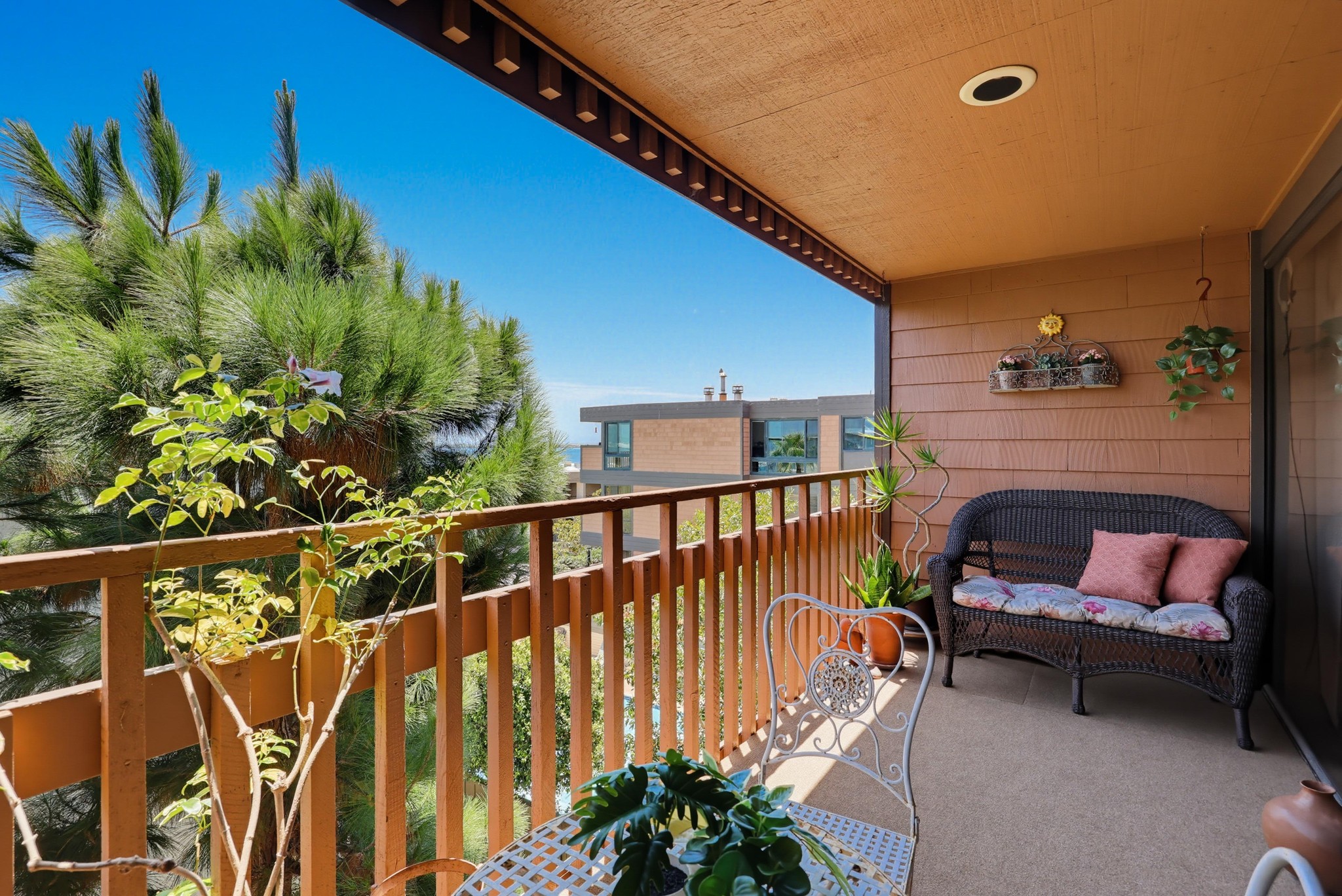 Virtual tour photo 61 of 90 for 2942 Lawrence St