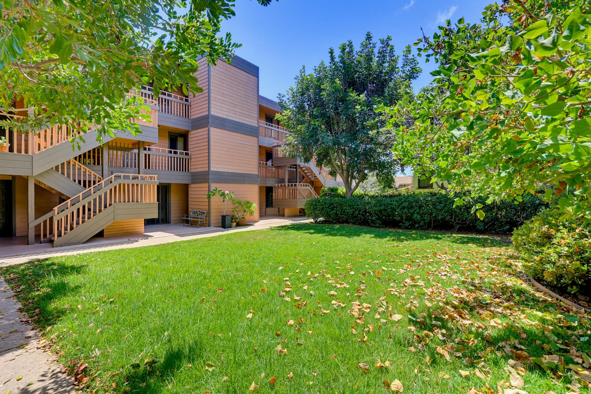 Virtual tour photo 74 of 90 for 2942 Lawrence St