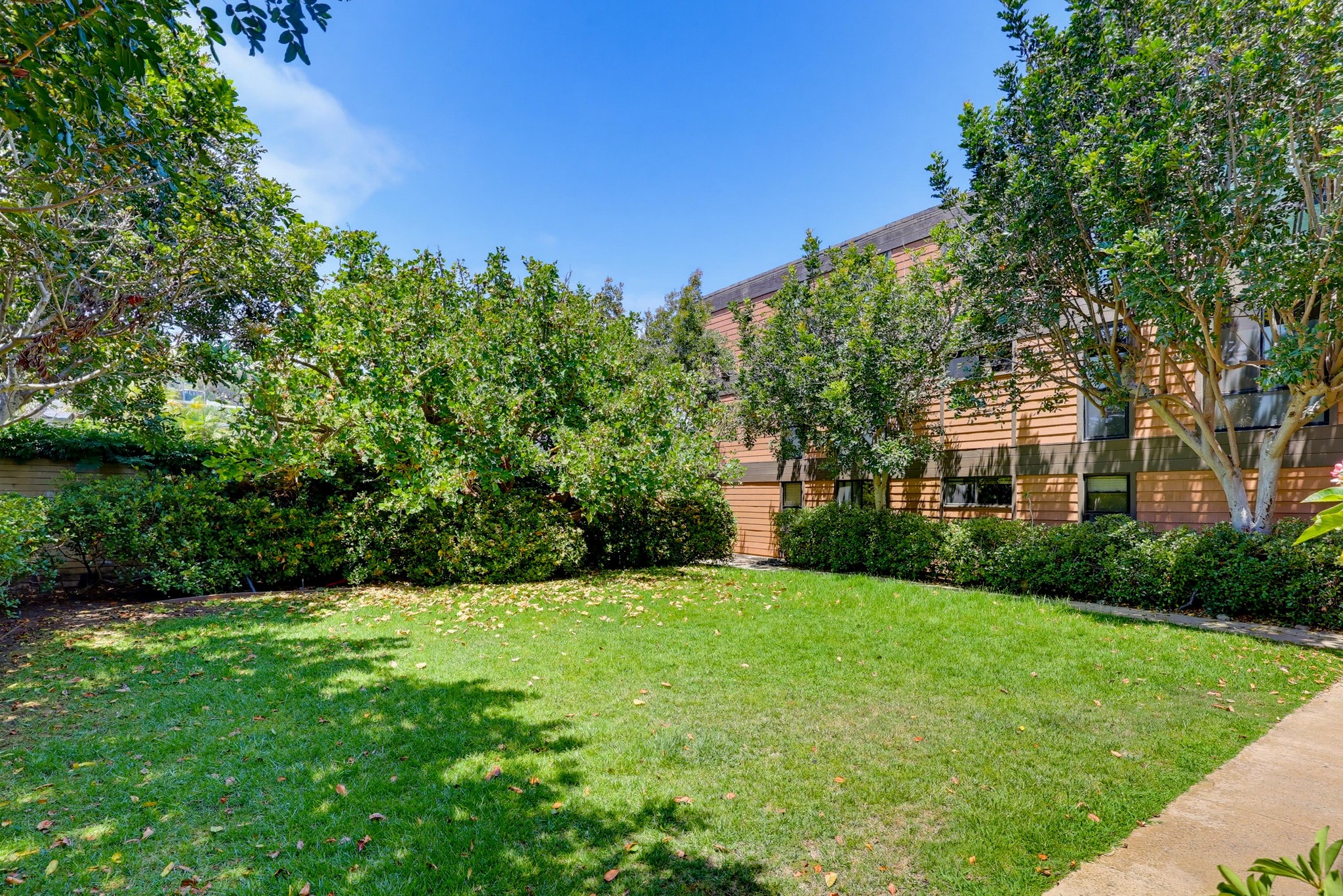 Virtual tour photo 75 of 90 for 2942 Lawrence St