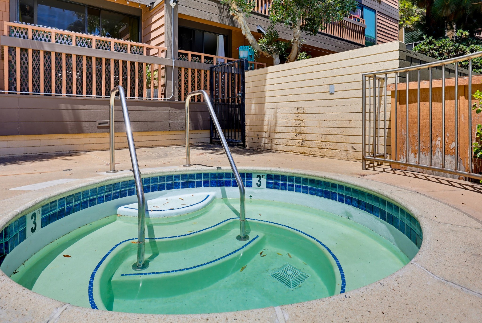 Virtual tour photo 78 of 90 for 2942 Lawrence St