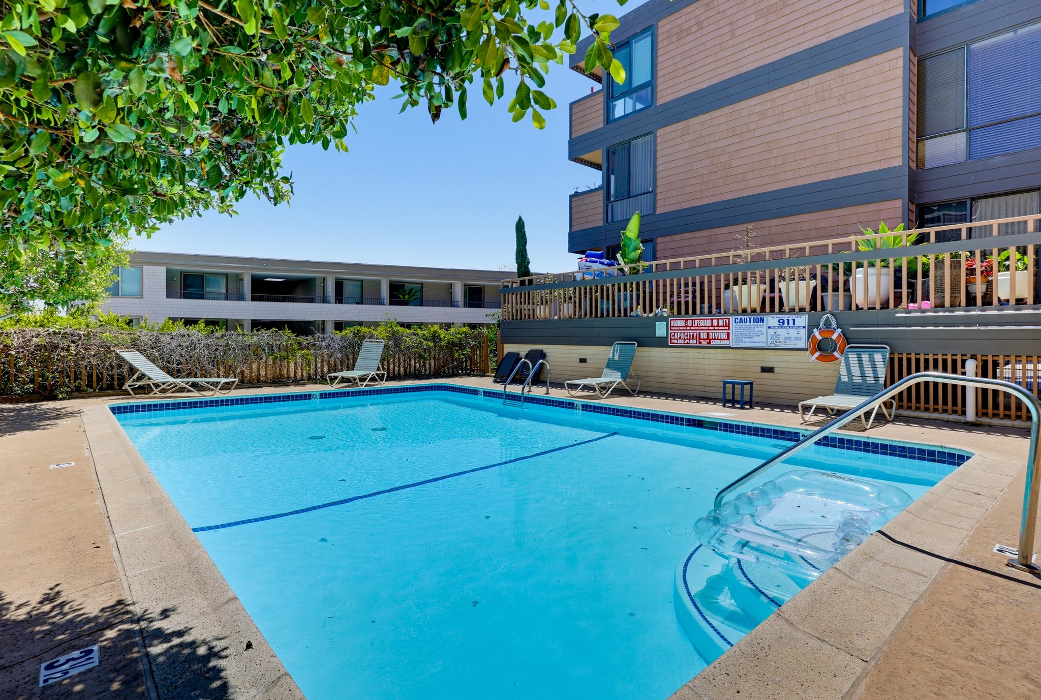 Virtual tour photo 79 of 90 for 2942 Lawrence St