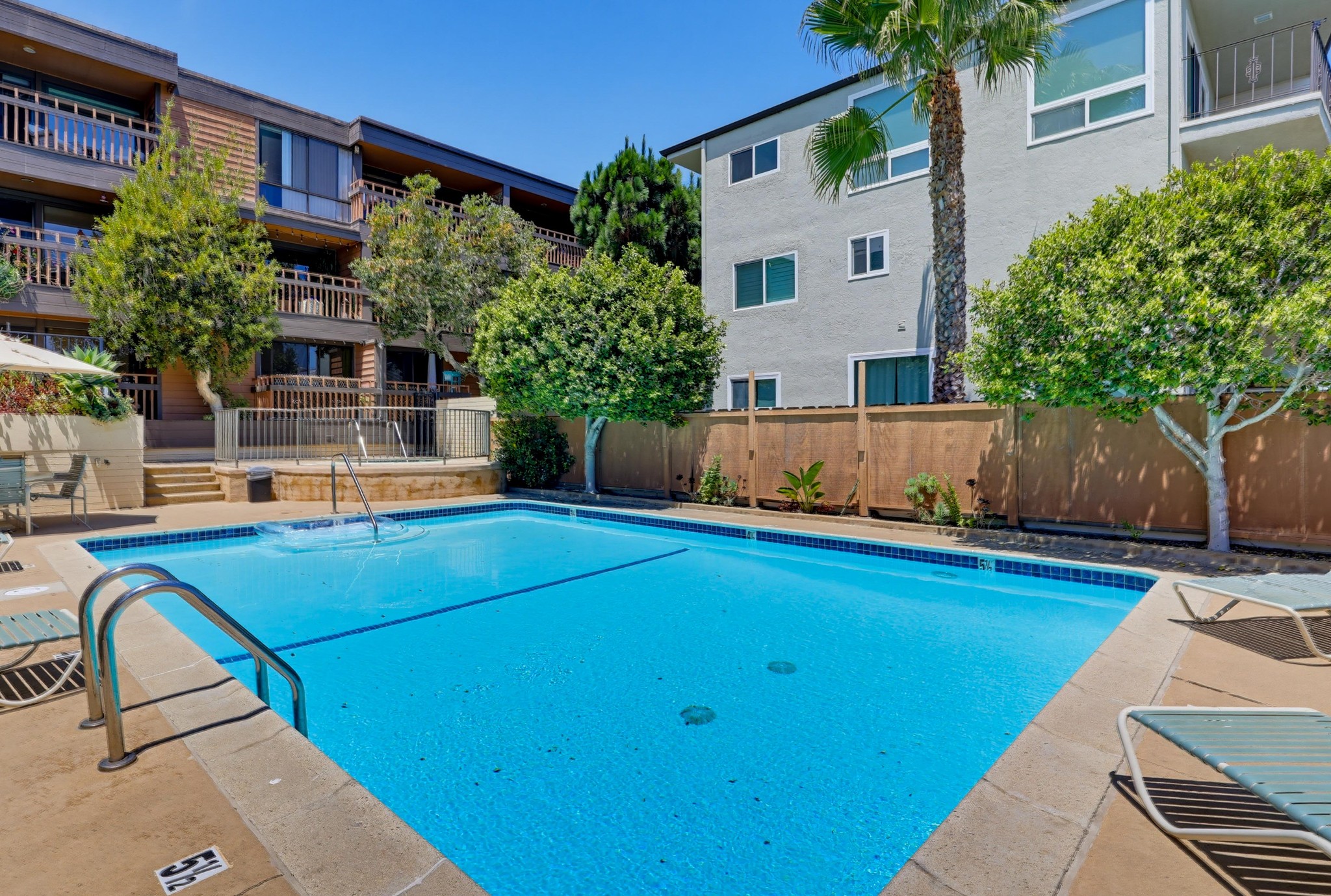 Virtual tour photo 80 of 90 for 2942 Lawrence St