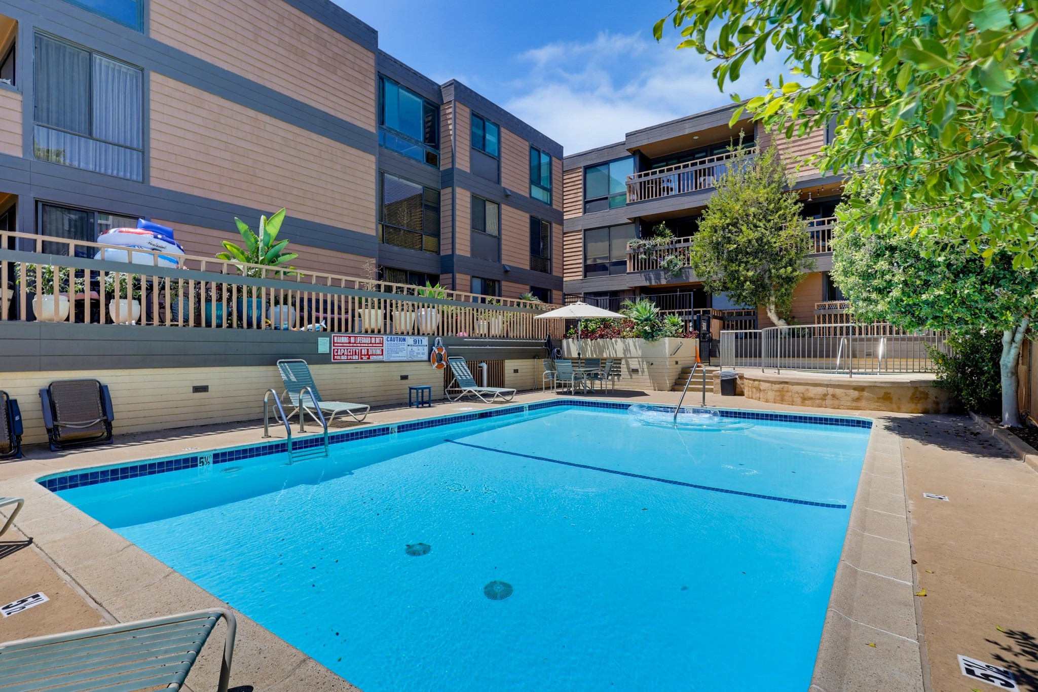 Virtual tour photo 81 of 90 for 2942 Lawrence St