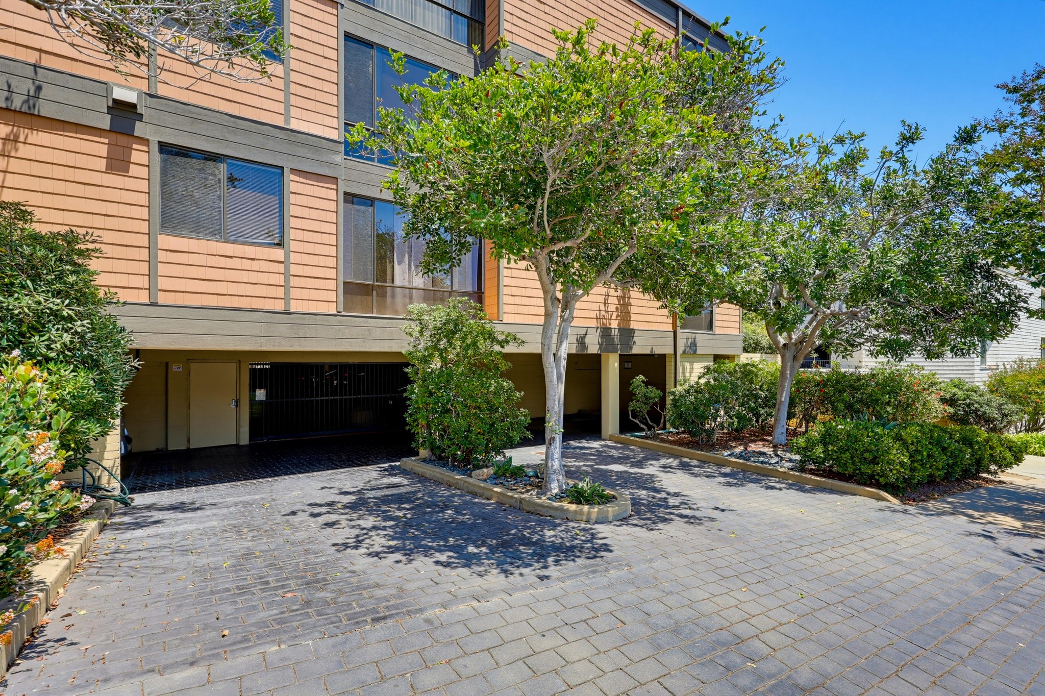 Virtual tour photo 83 of 90 for 2942 Lawrence St