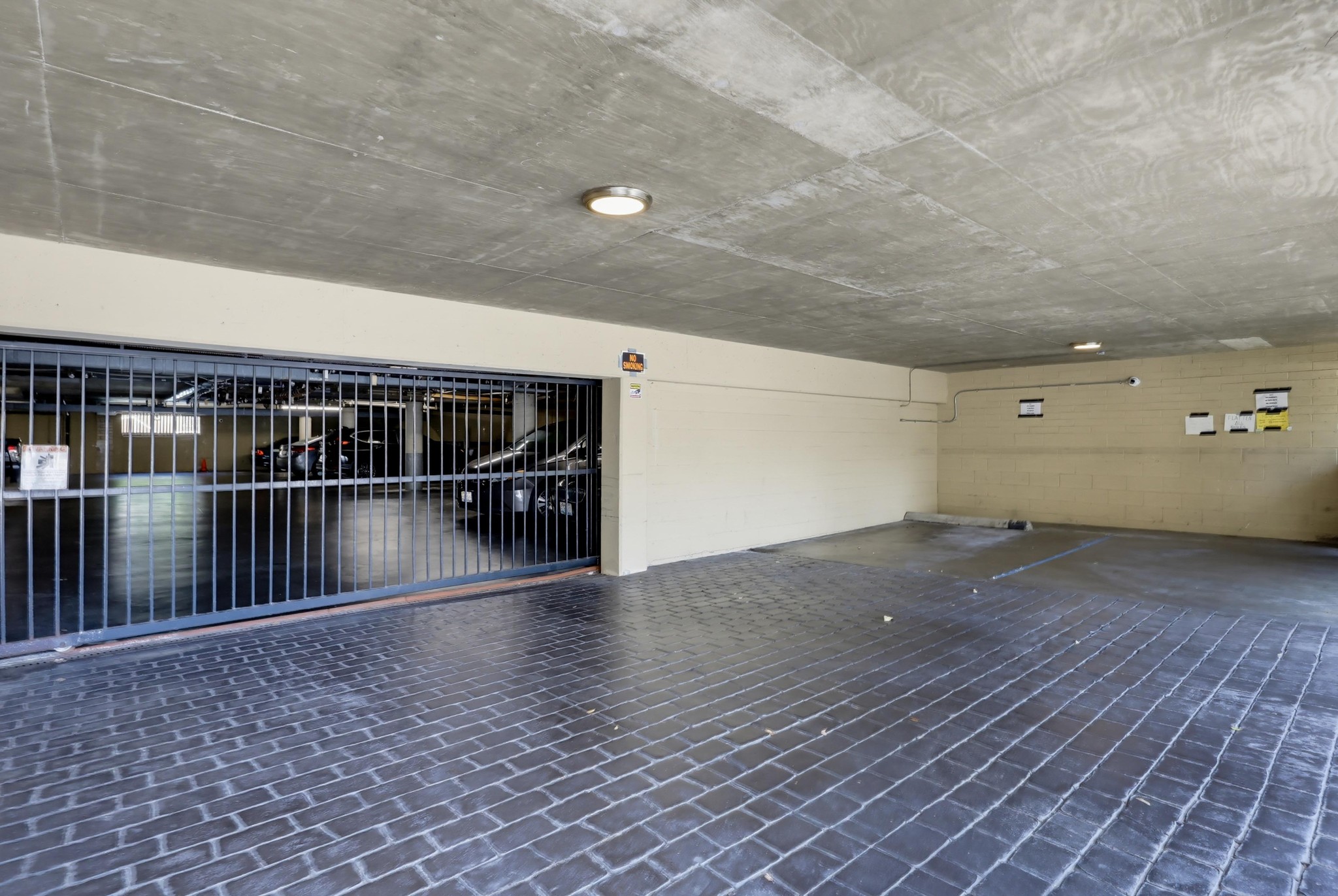 Virtual tour photo 84 of 90 for 2942 Lawrence St