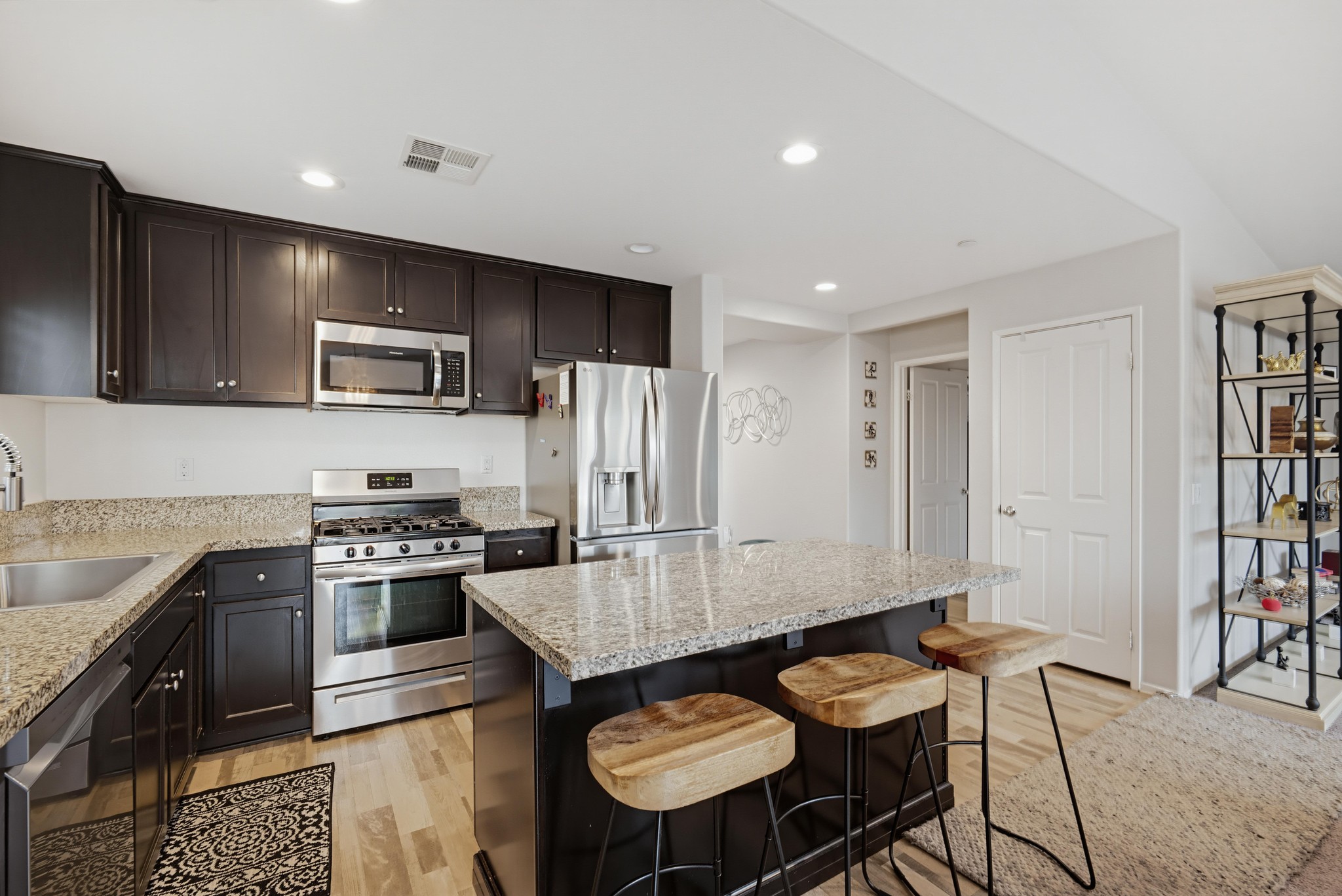 Virtual tour photo 18 of 40 for 29425 Hazel Ln