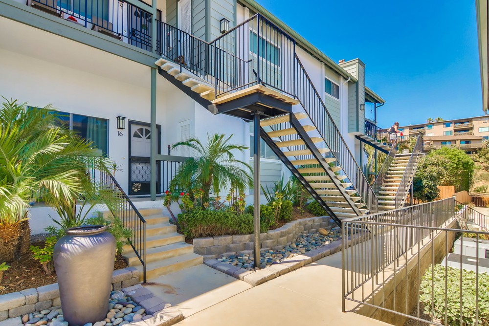 Virtual tour photo 7 of 43 for 2957 Columbia St APT 10