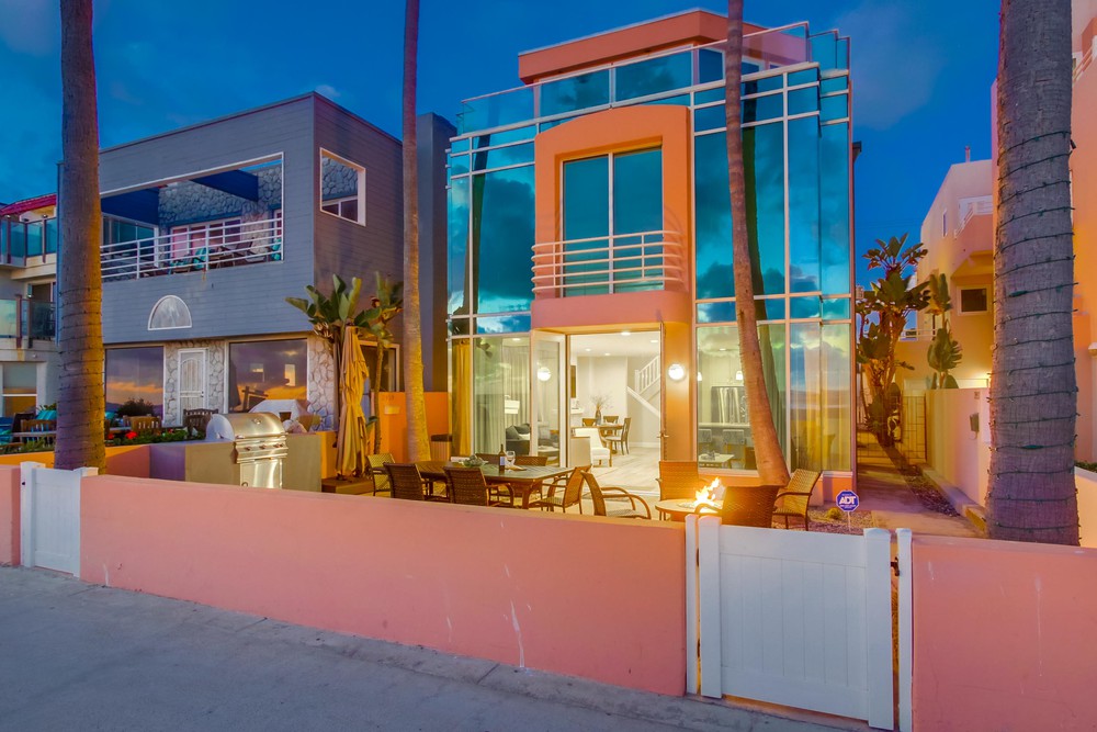 Virtual tour photo 5 of 69 for 2959 Ocean Front Walk
