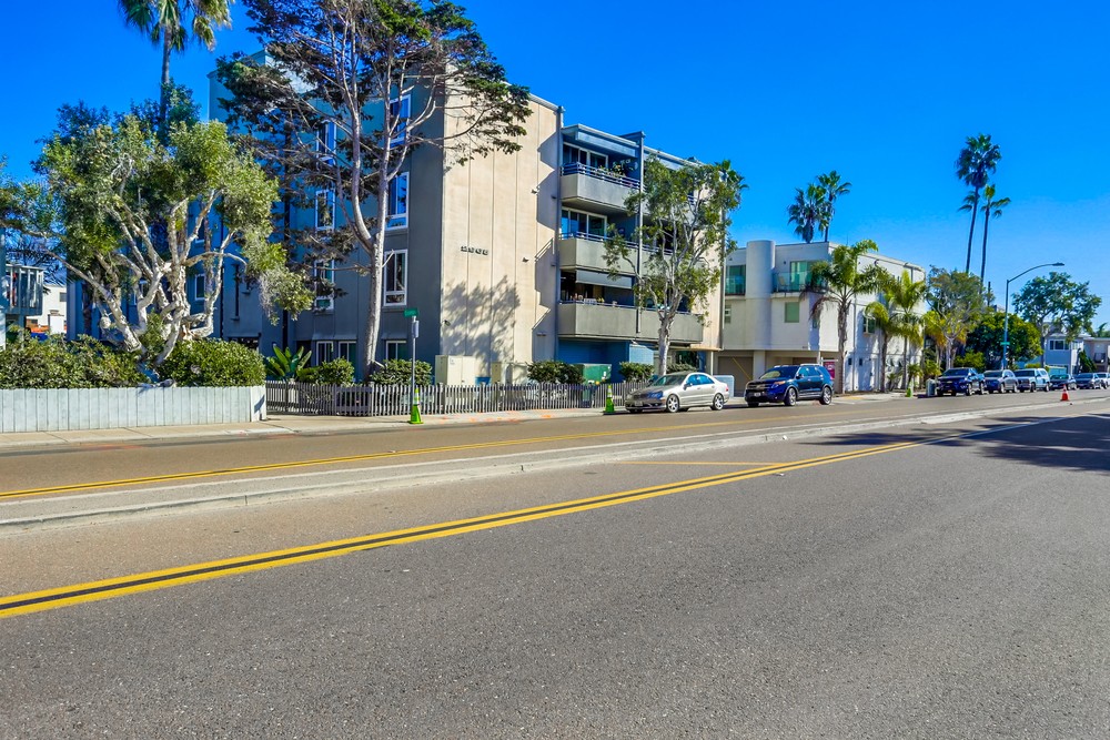 Virtual tour photo 3 of 37 for 2965 Mission Blvd #3D