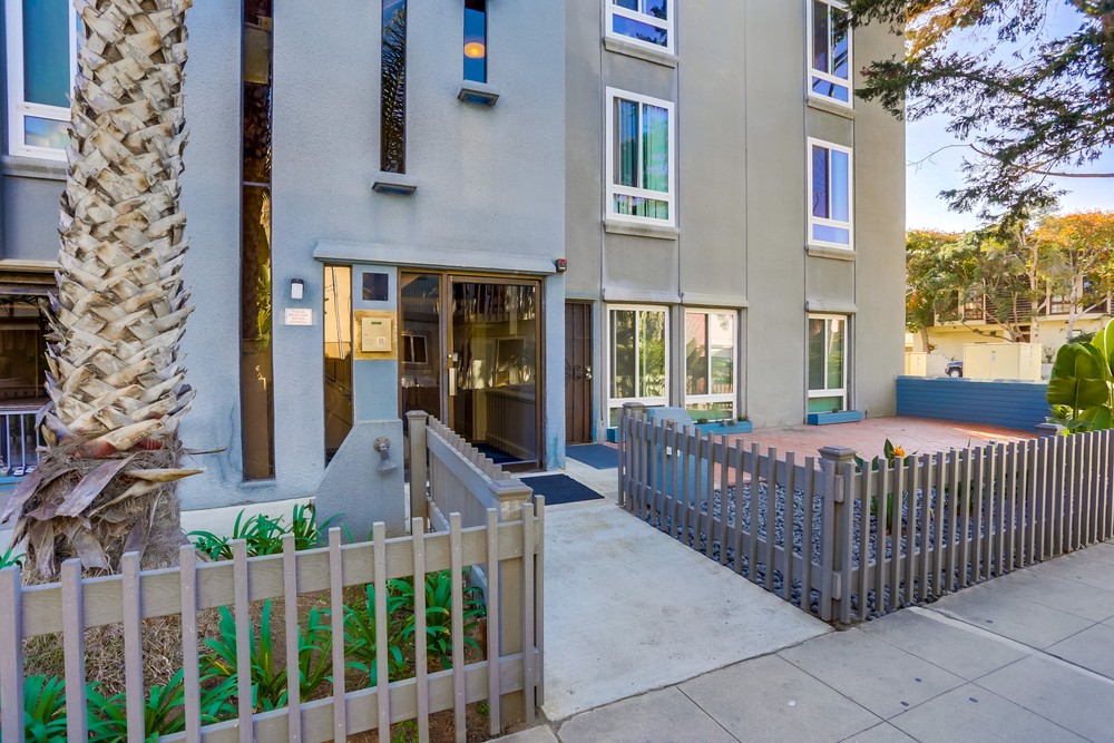 Virtual tour photo 4 of 37 for 2965 Mission Blvd #3D