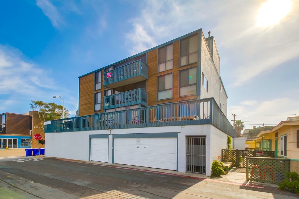 Virtual tour photo 1 of 39 for 2990 Mission Blvd #301